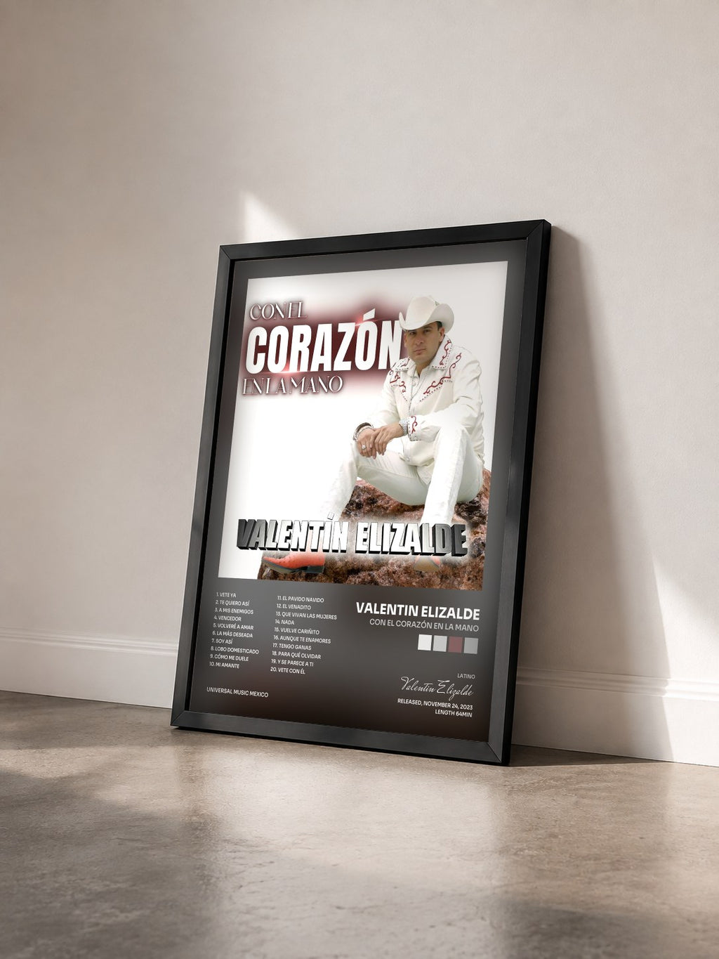#noir Tableau de l'album Con El Corazón En La Mano de Valentin Elizalde vu de trois quarts, cadre noir