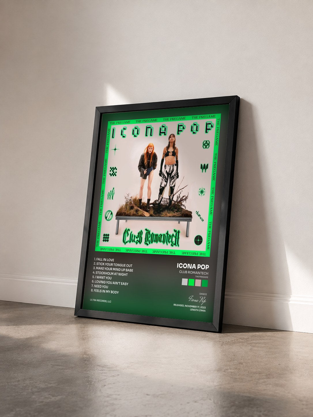 #noir Tableau de l'album Club Romantech (The Pregame) de Icona Pop vu de trois quarts, cadre noir
