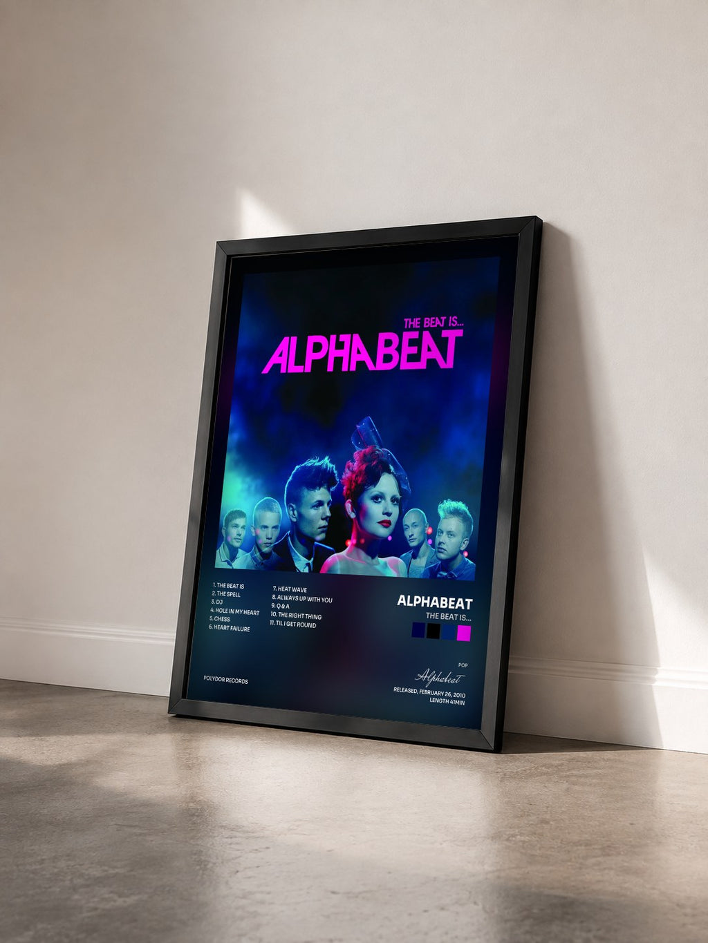 #noir Tableau de l'album The Beat Is... de Alphabeat vu de trois quarts, cadre noir