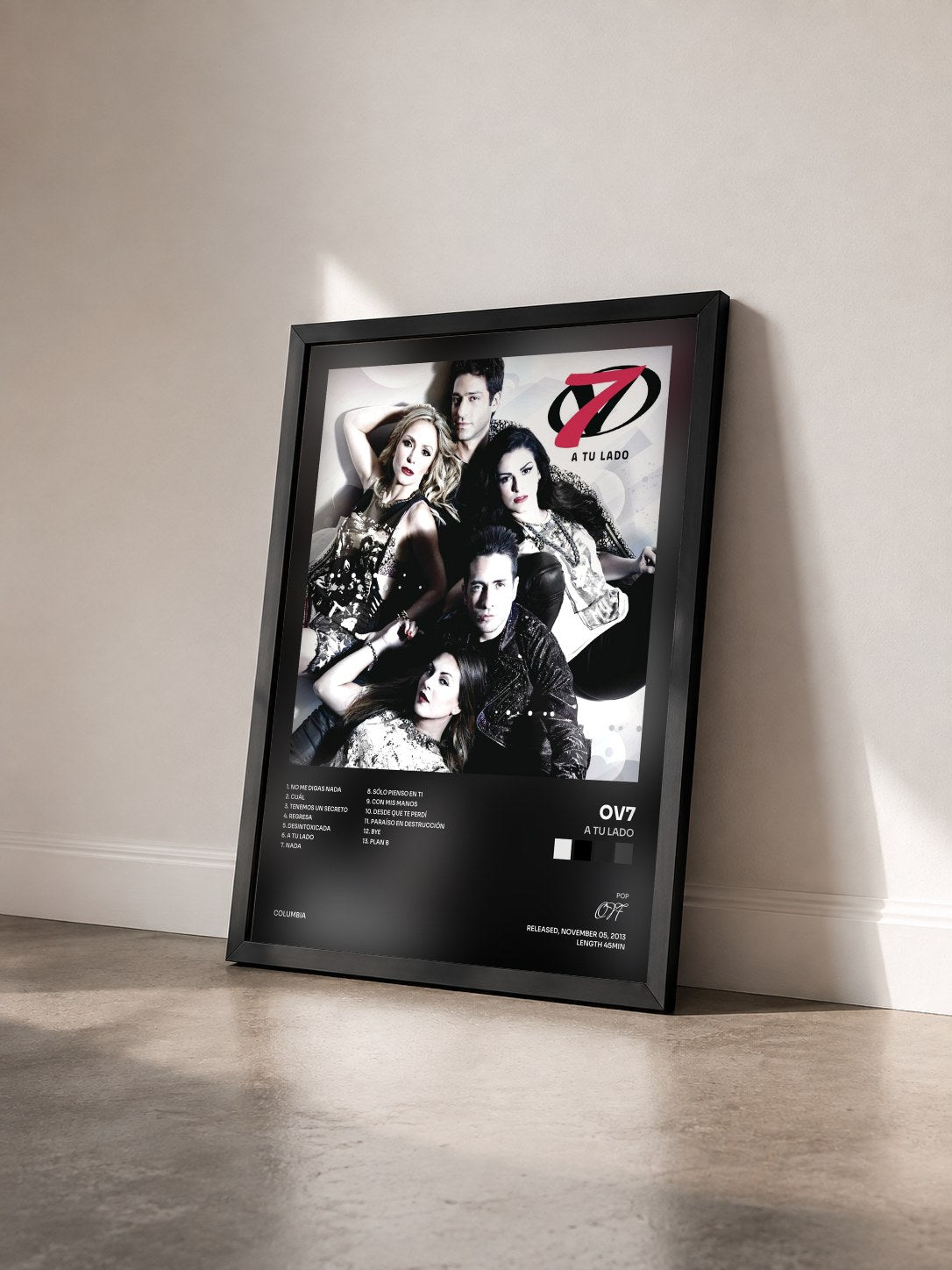 #noir Tableau de l'album A Tu Lado de OV7 vu de trois quarts, cadre noir