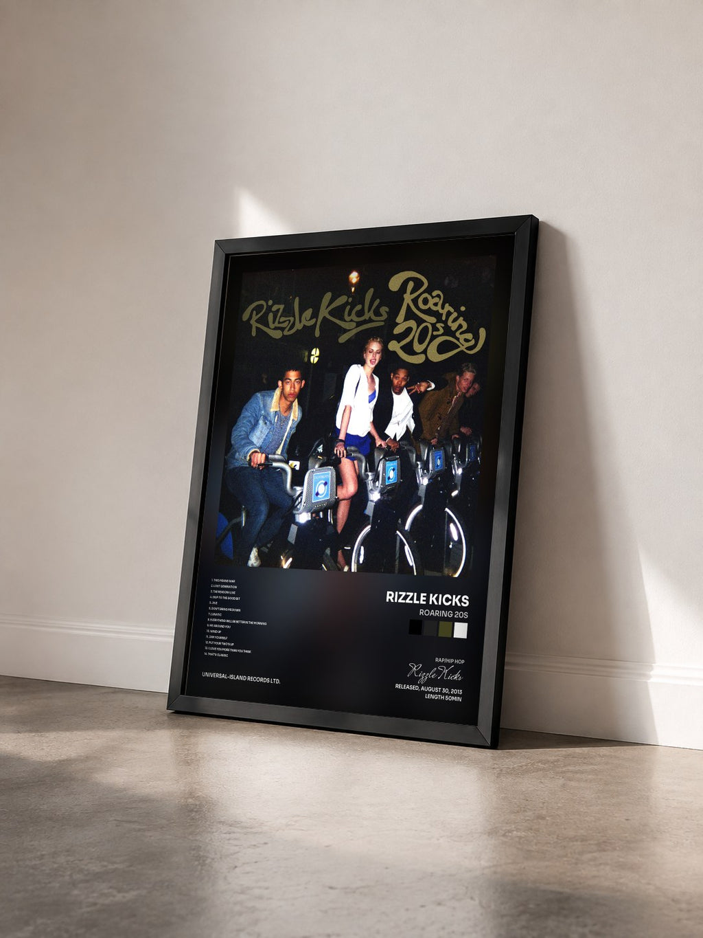 #noir Tableau de l'album Roaring 20s de Rizzle Kicks vu de trois quarts, cadre noir