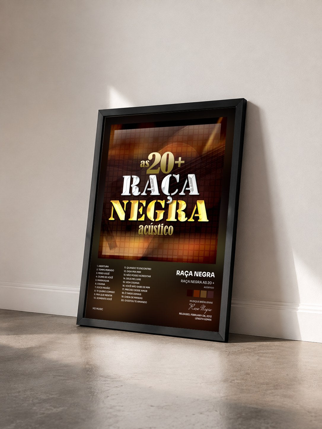 #noir Tableau de l'album Raça Negra as 20 + (Acústico) de Raça Negra vu de trois quarts, cadre noir