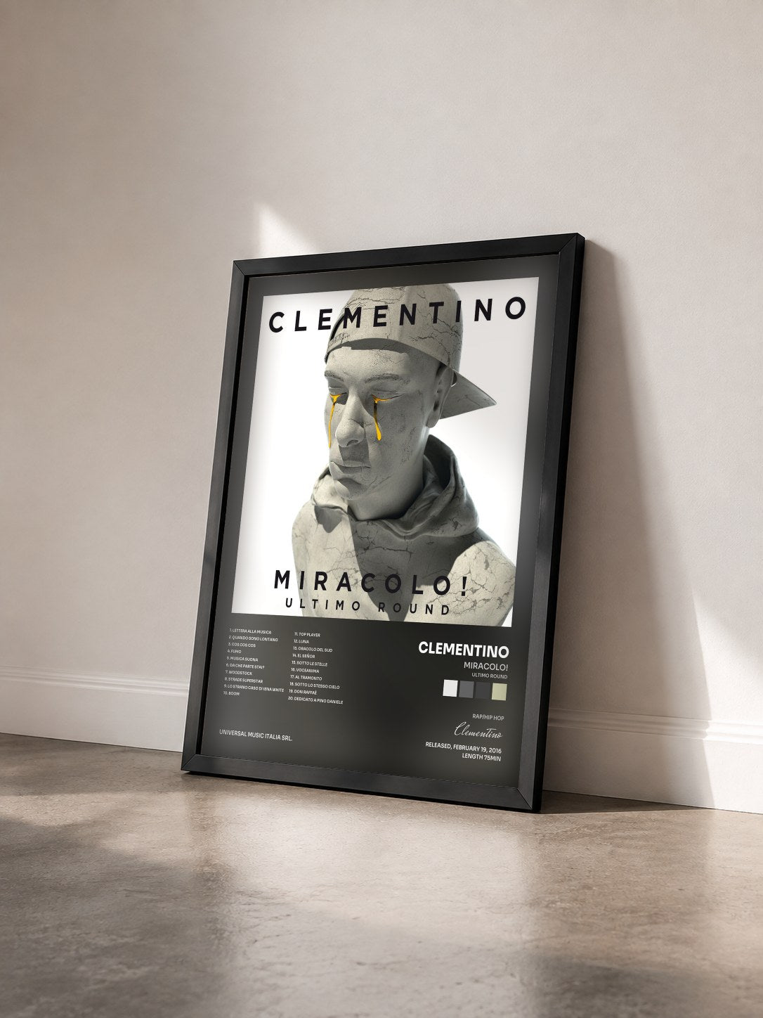 #noir Tableau de l'album Miracolo! (Ultimo Round) de Clementino vu de trois quarts, cadre noir