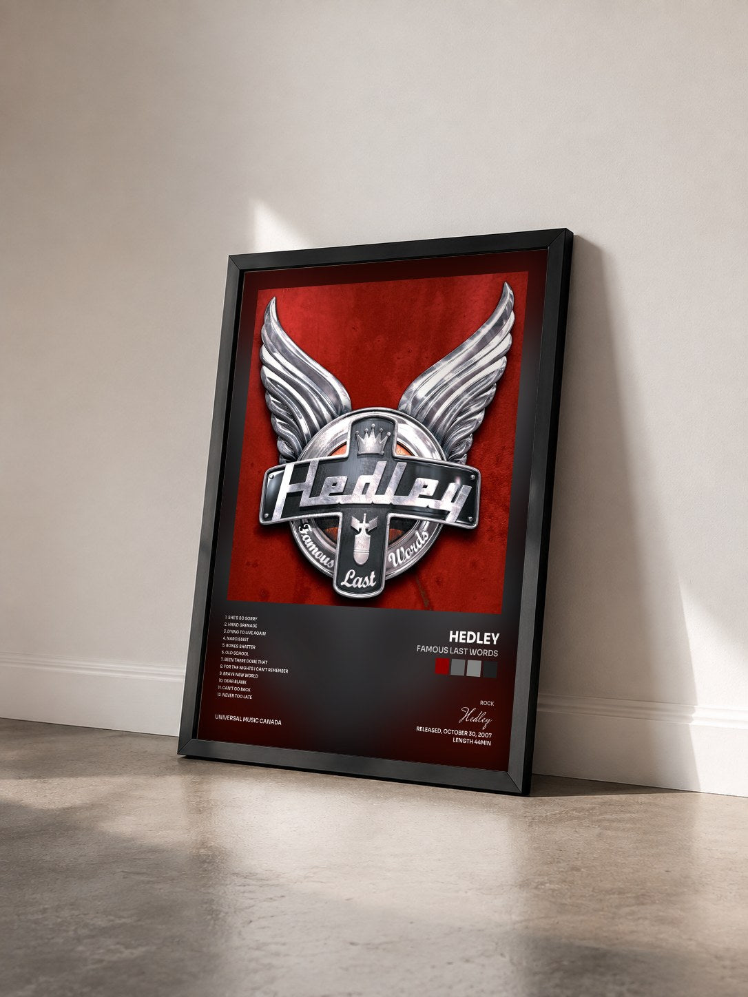 #noir Tableau de l'album Famous Last Words de Hedley vu de trois quarts, cadre noir