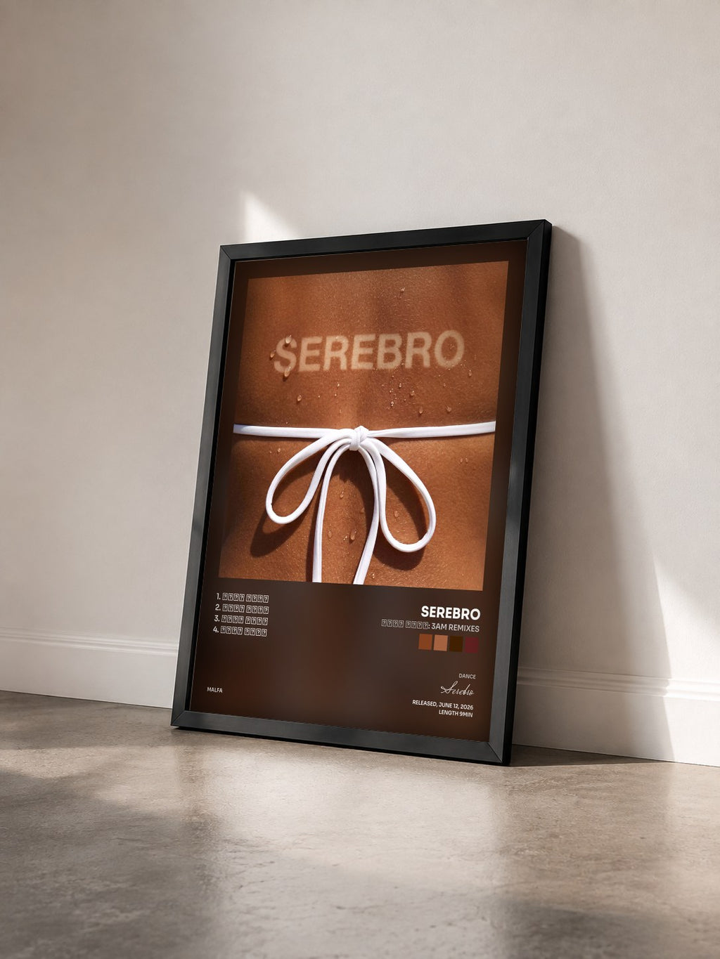 #noir Tableau de l'album Мало огня: 3AM remixes de Serebro vu de trois quarts, cadre noir