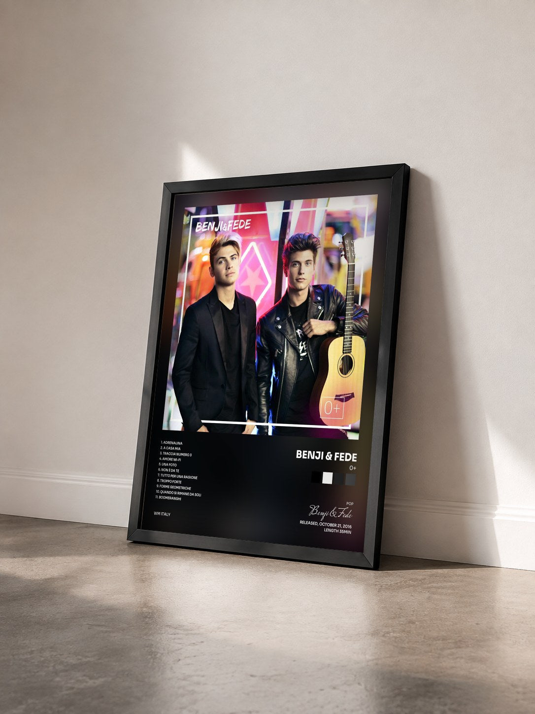 #noir Tableau de l'album 0+ de Benji & Fede vu de trois quarts, cadre noir