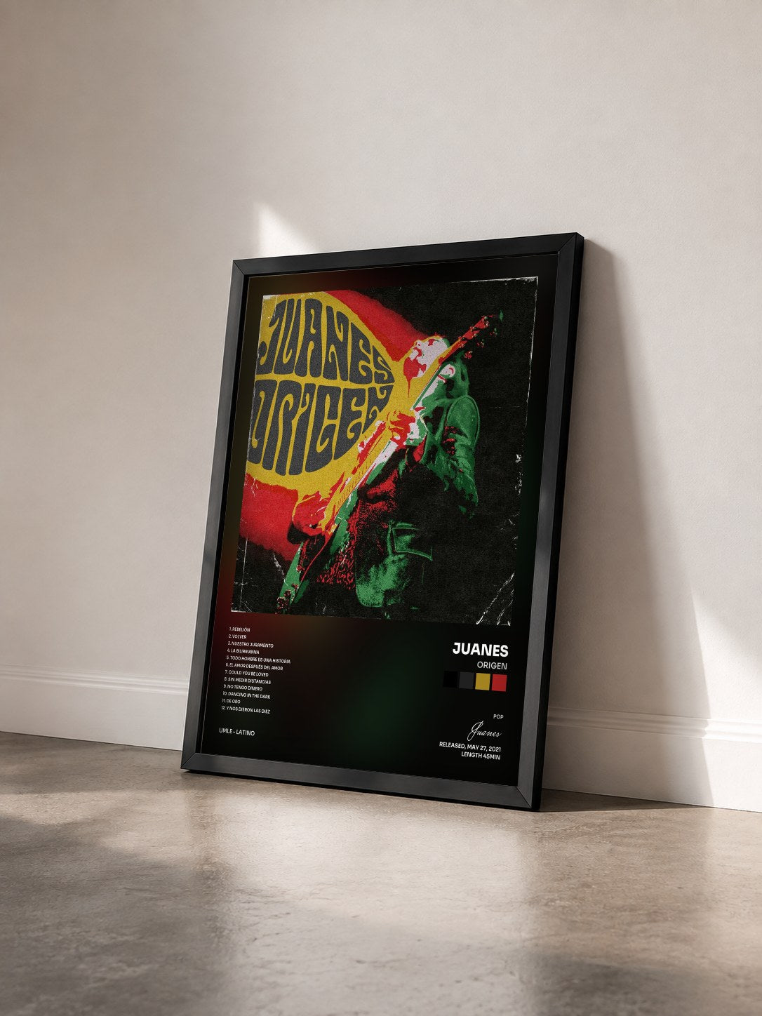 #noir Tableau de l'album Origen de Juanes vu de trois quarts, cadre noir