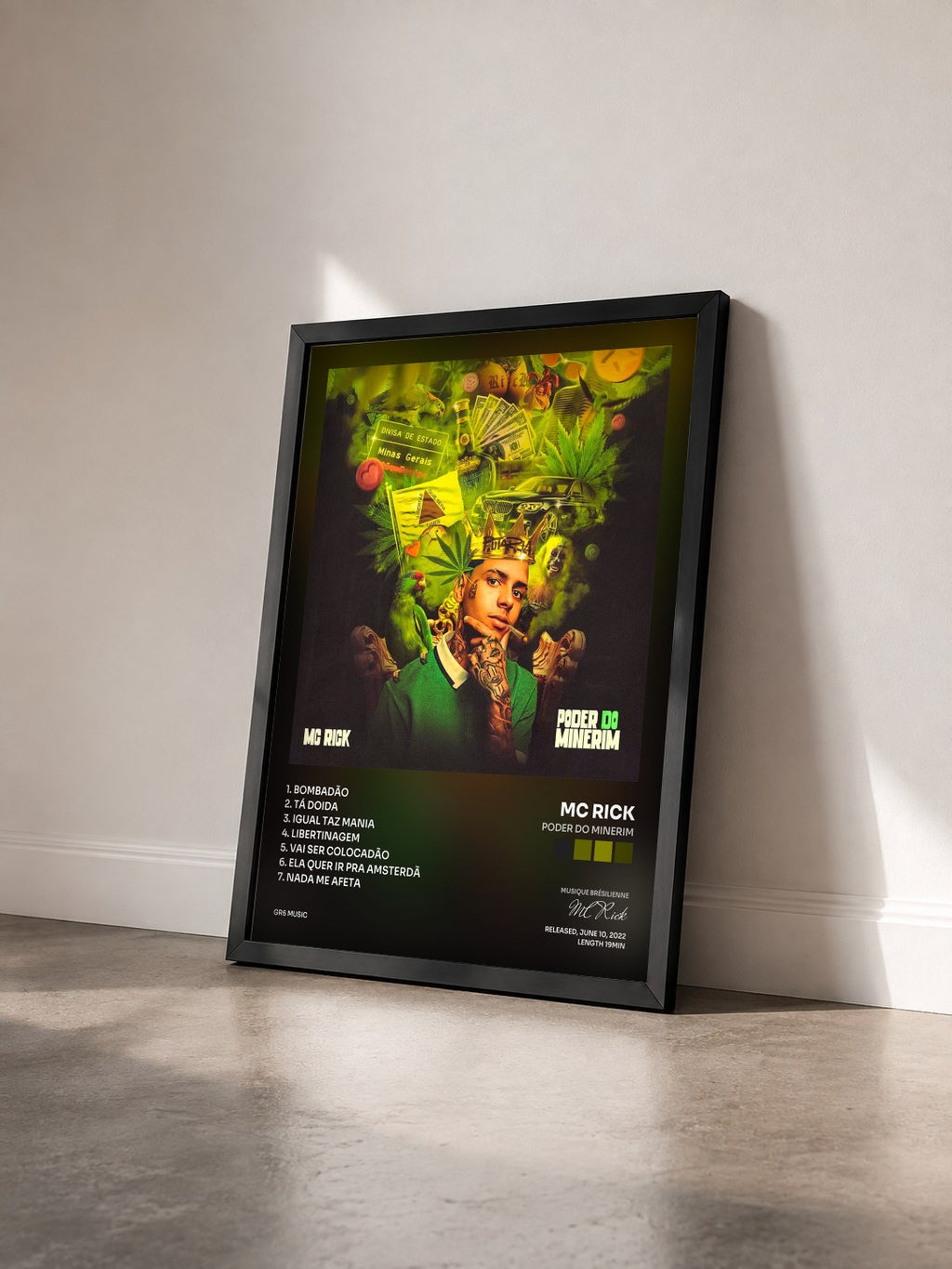 #noir Tableau de l'album Poder do Minerim de MC Rick vu de trois quarts, cadre noir
