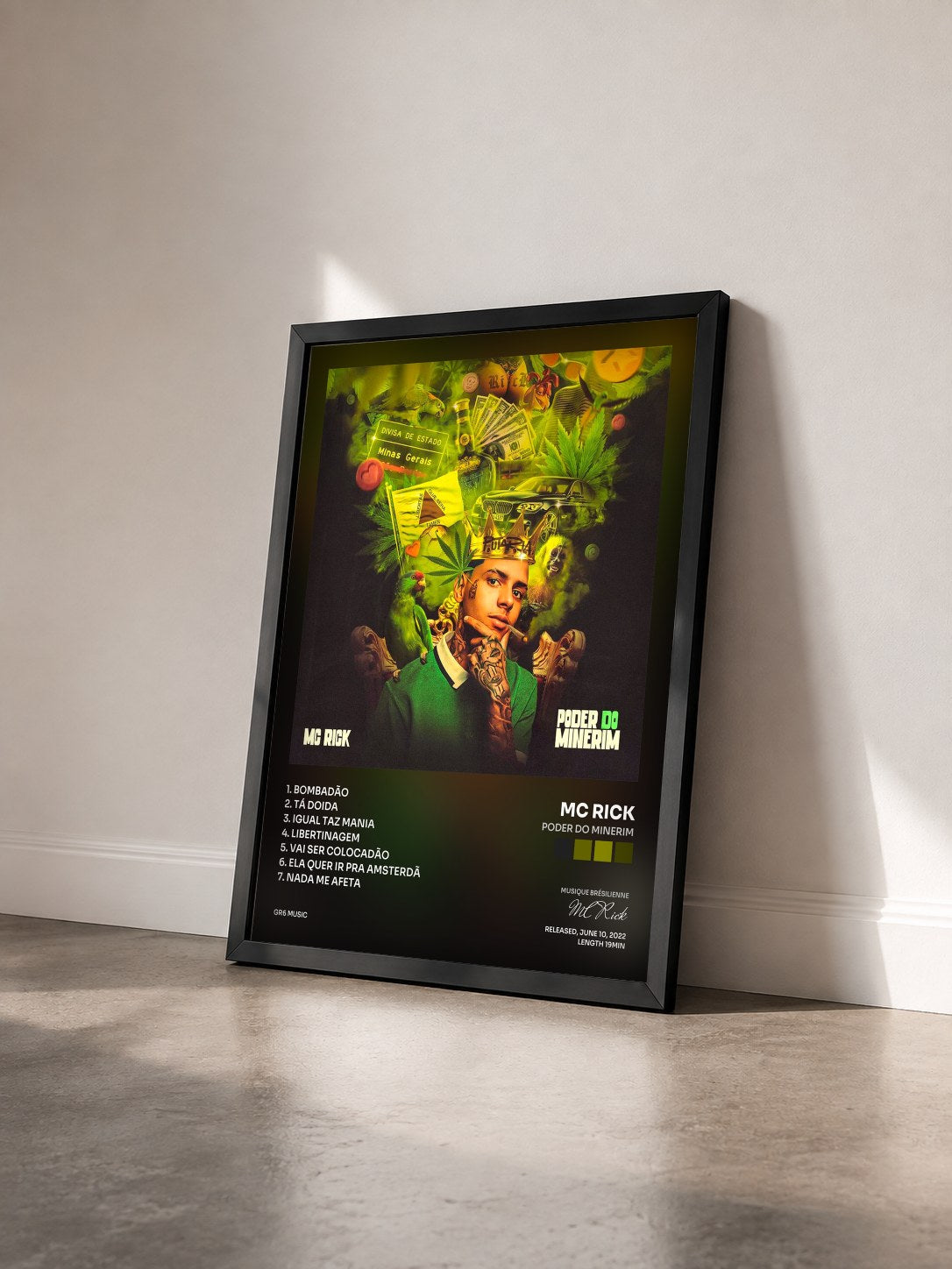 #noir Tableau de l'album Poder do Minerim de MC Rick vu de trois quarts, cadre noir