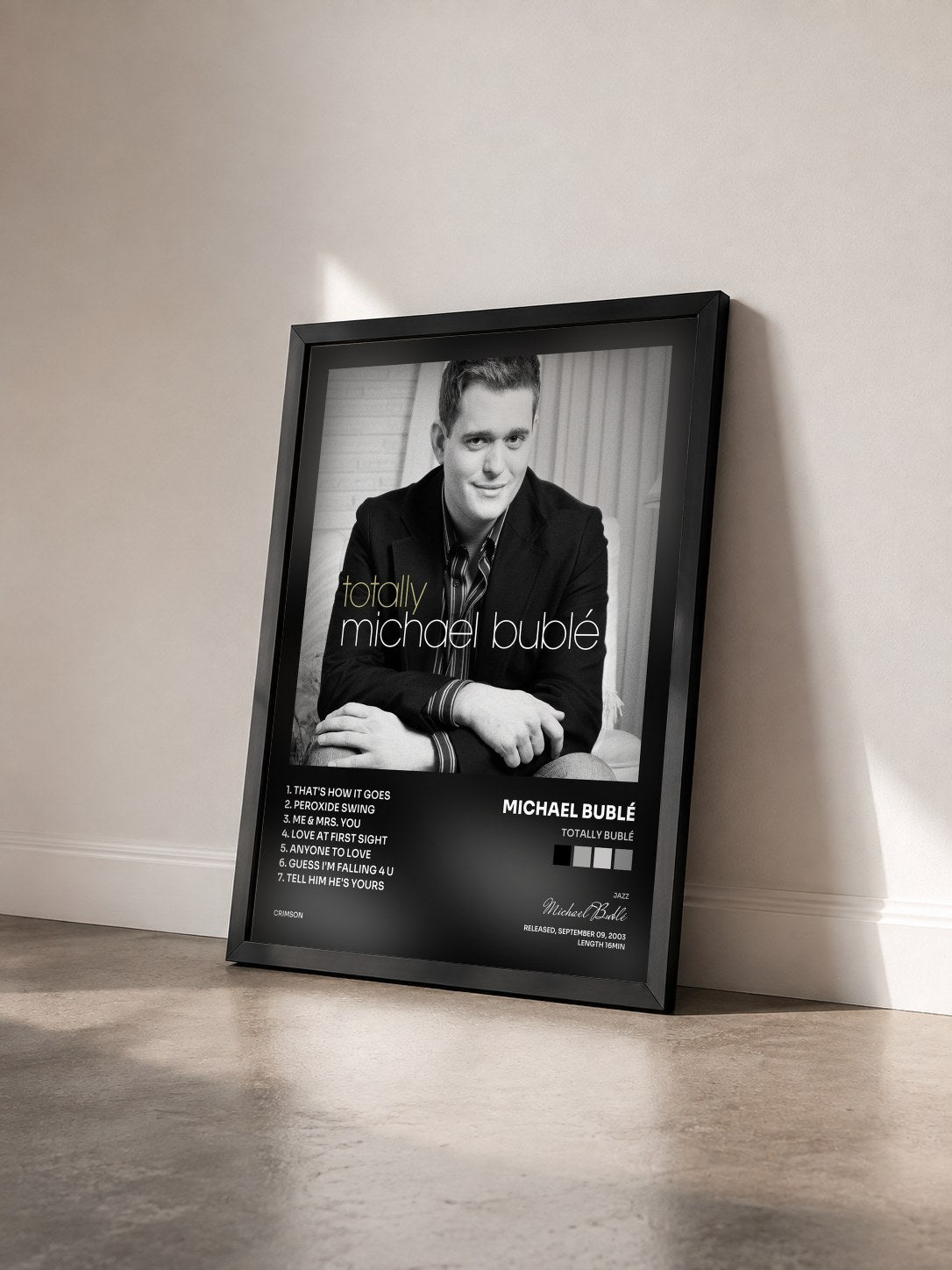 #noir Tableau de l'album Totally Bublé de Michael Bublé vu de trois quarts, cadre noir