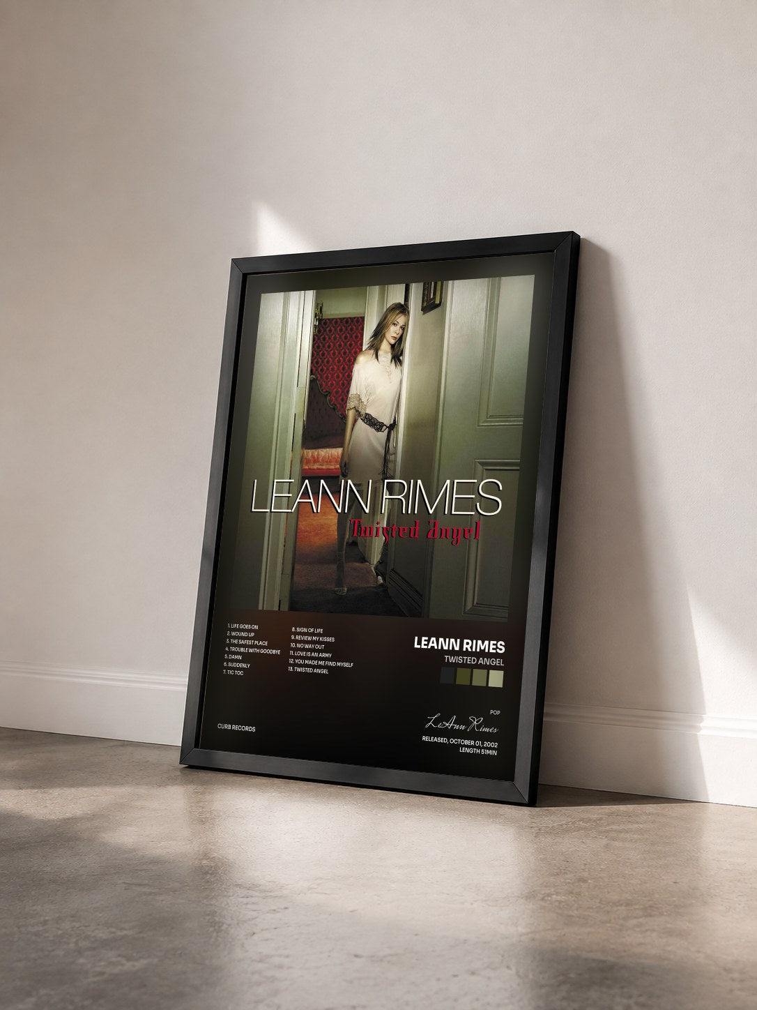 #noir Tableau de l'album Twisted Angel de LeAnn Rimes vu de trois quarts, cadre noir