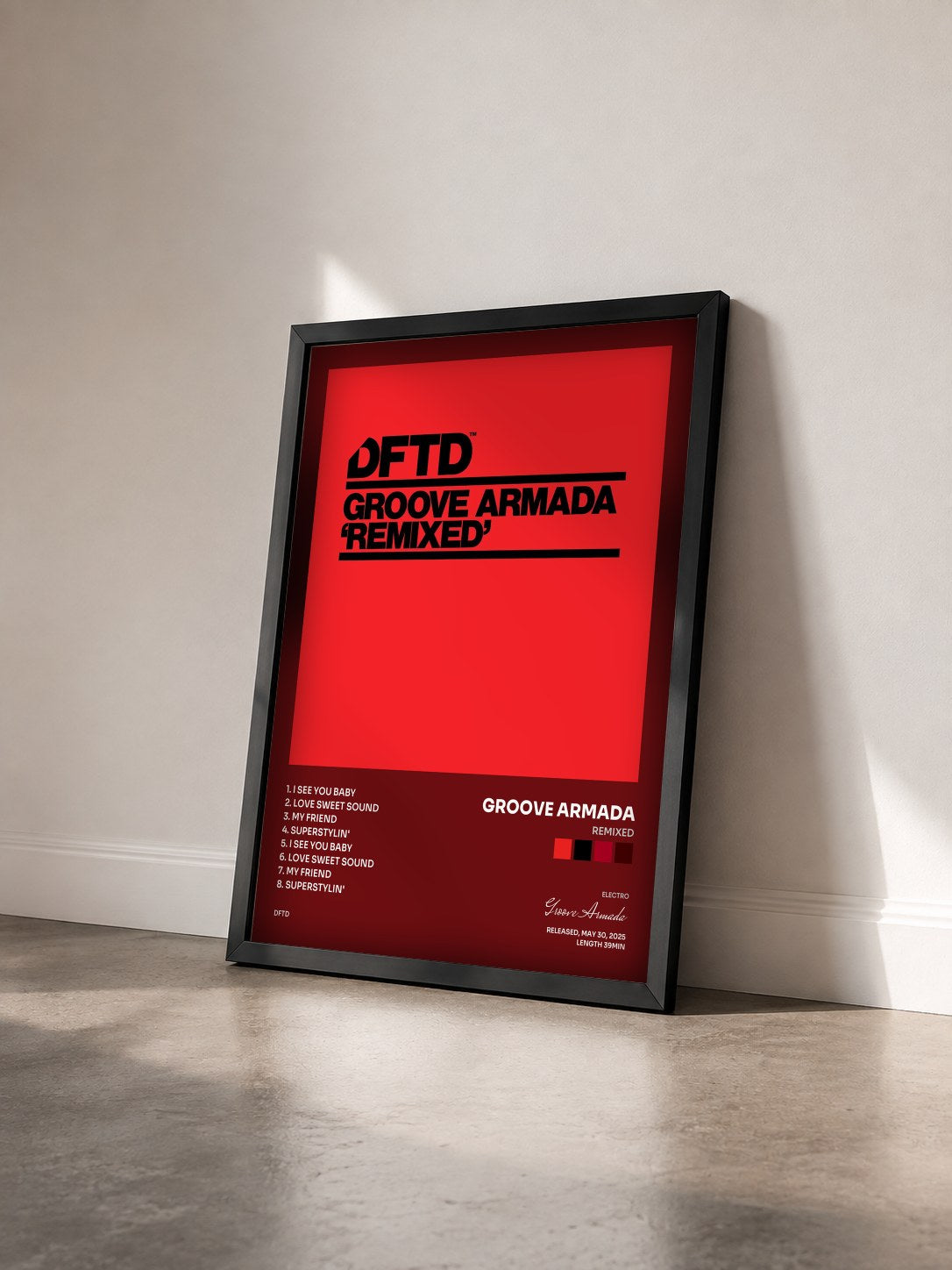 #noir Tableau de l'album Remixed de Groove Armada vu de trois quarts, cadre noir