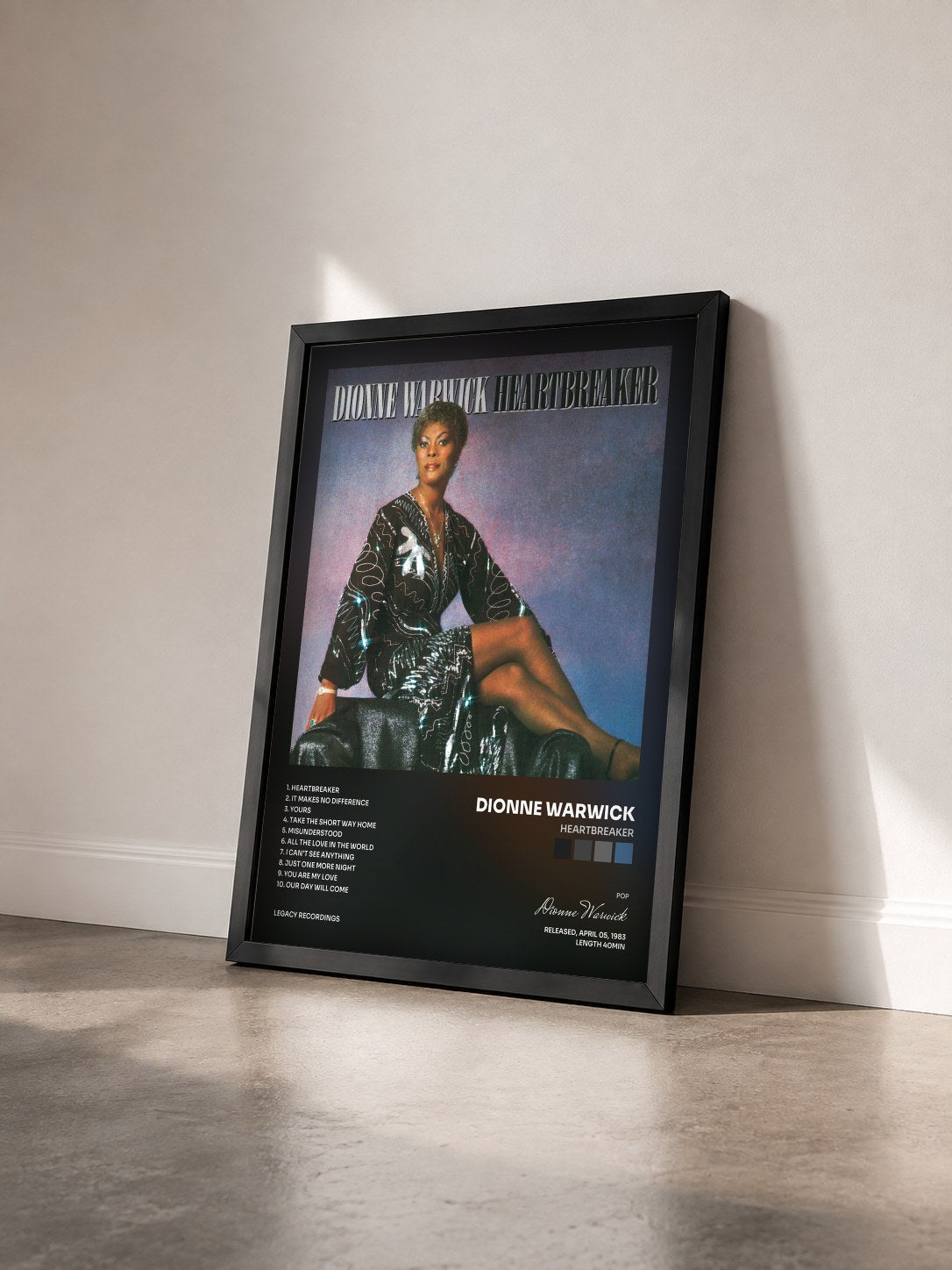 #noir Tableau de l'album Heartbreaker de Dionne Warwick vu de trois quarts, cadre noir