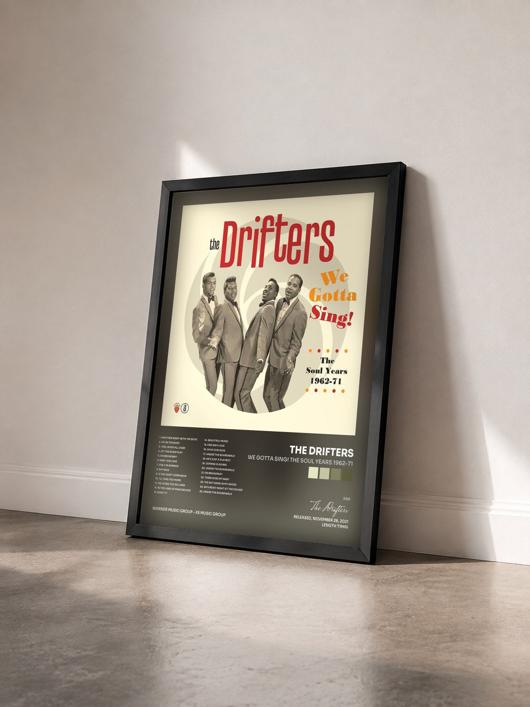 #noir Tableau de l'album We Gotta Sing! The Soul Years 1962-71 de The Drifters vu de trois quarts, cadre noir