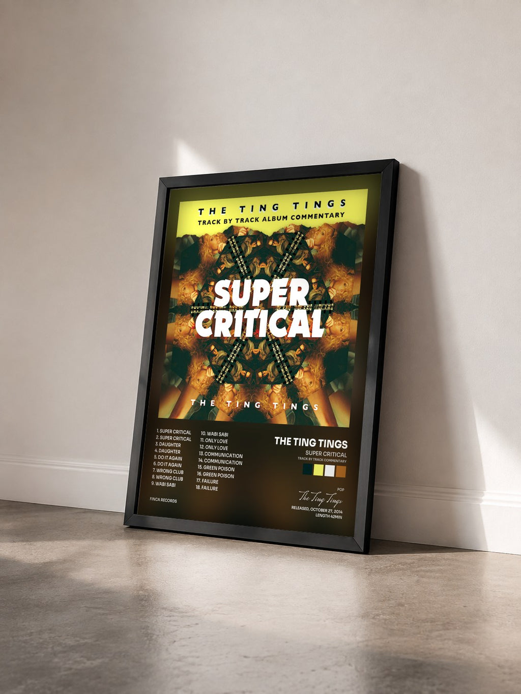 #noir Tableau de l'album Super Critical (Track by Track Commentary) de The Ting Tings vu de trois quarts, cadre noir