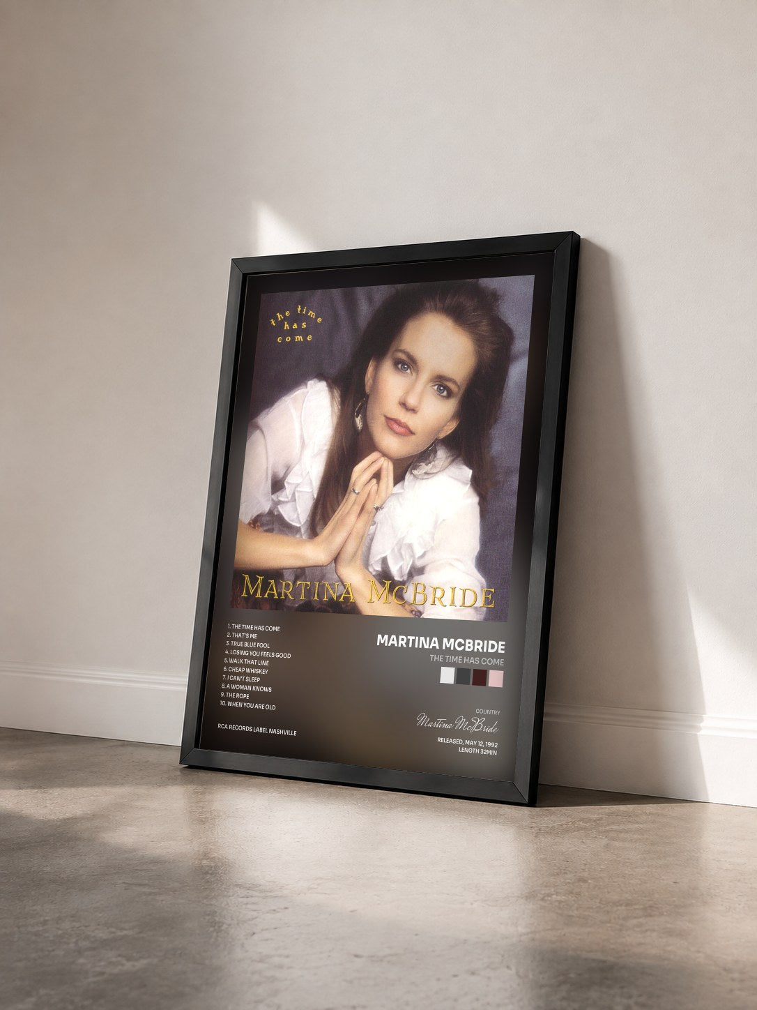 #noir Tableau de l'album The Time Has Come de Martina McBride vu de trois quarts, cadre noir