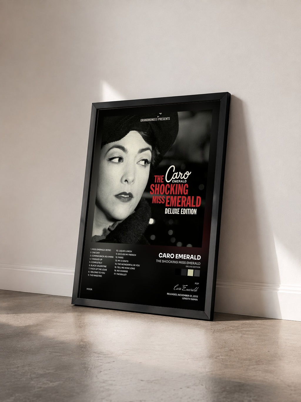 #noir Tableau de l'album The Shocking Miss Emerald (Deluxe Edition) de Caro Emerald vu de trois quarts, cadre noir