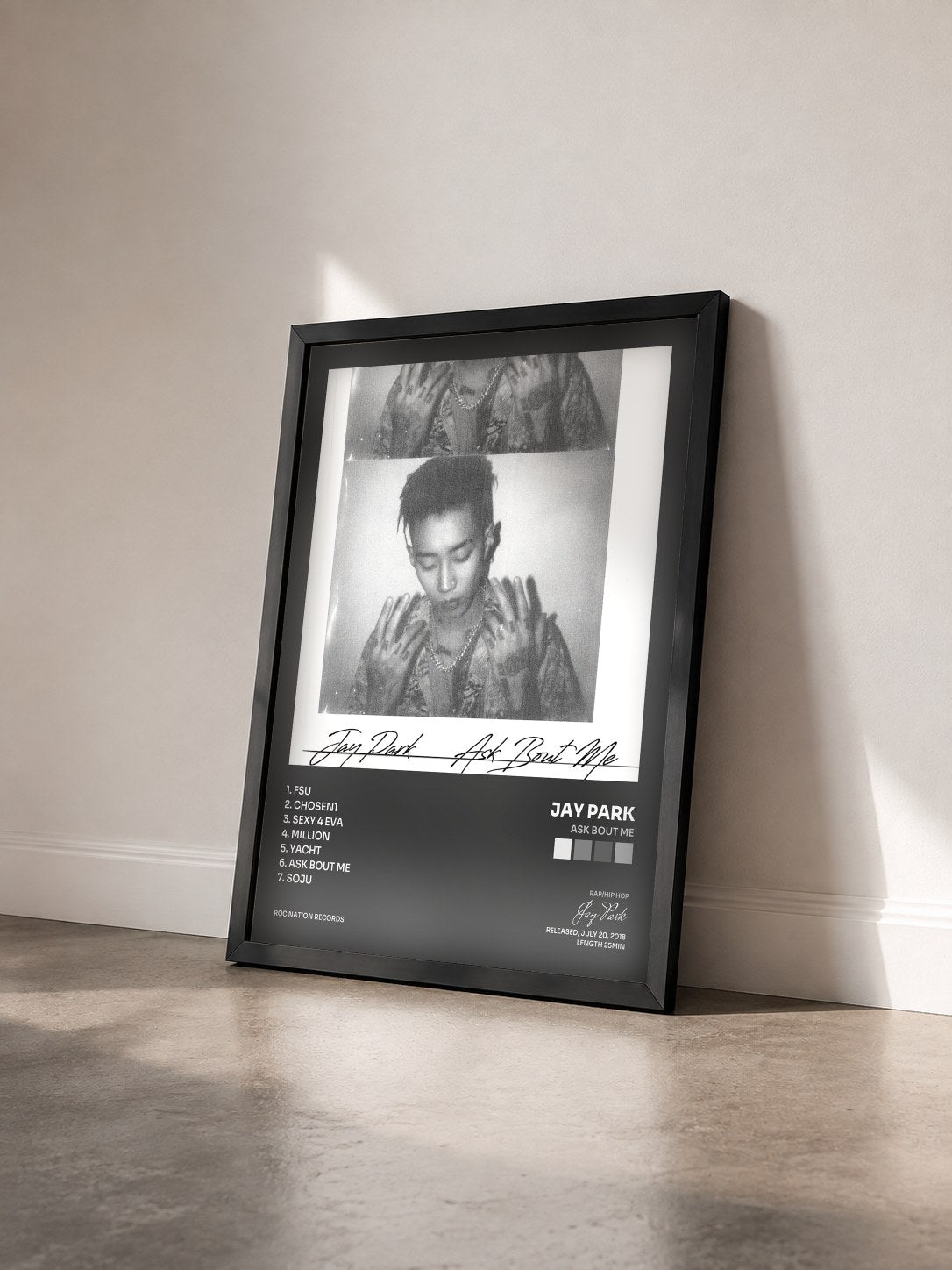 #noir Tableau de l'album Ask Bout Me de Jay Park vu de trois quarts, cadre noir