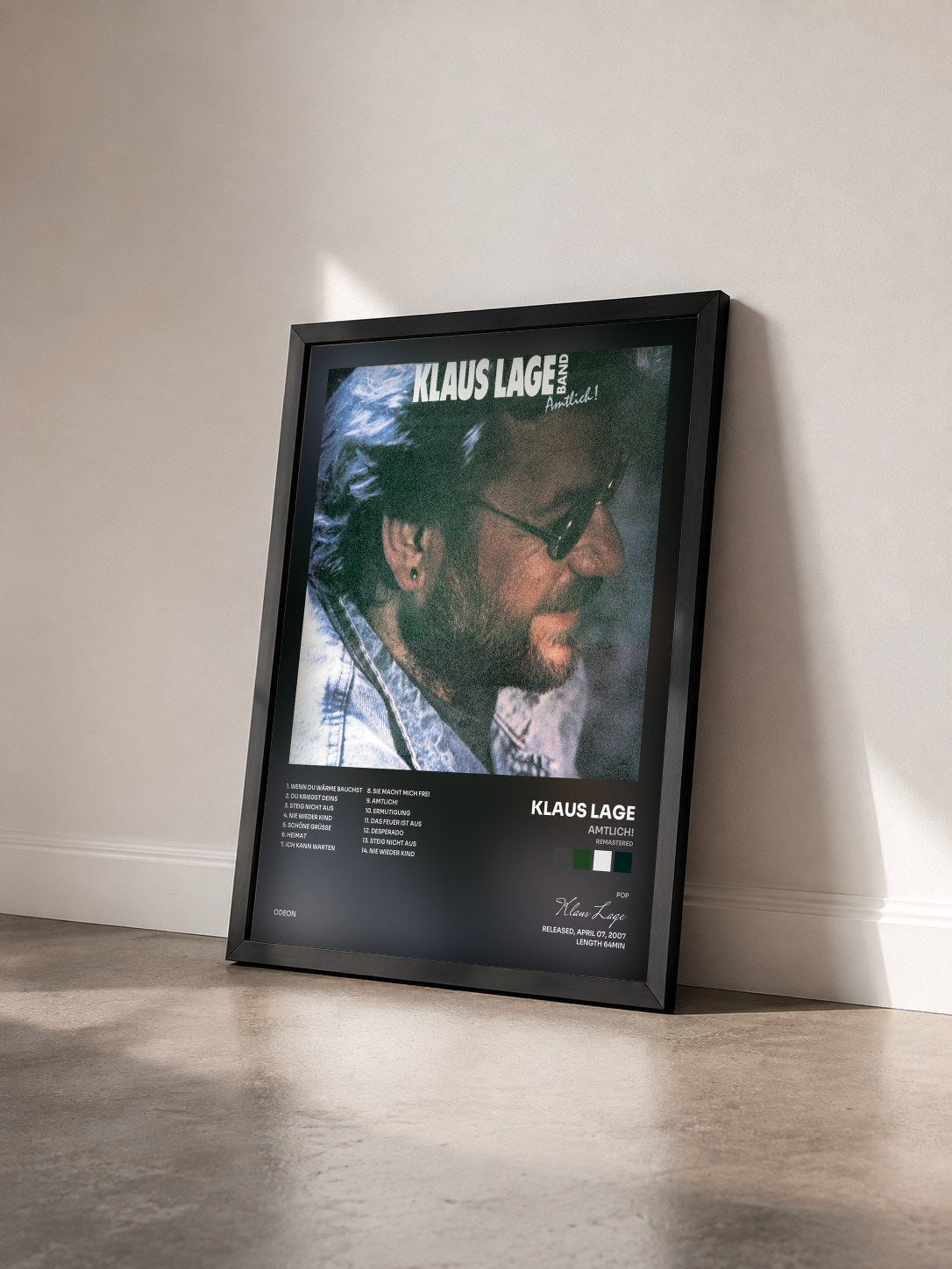 #noir Tableau de l'album Amtlich! (Remastered) de Klaus Lage vu de trois quarts, cadre noir