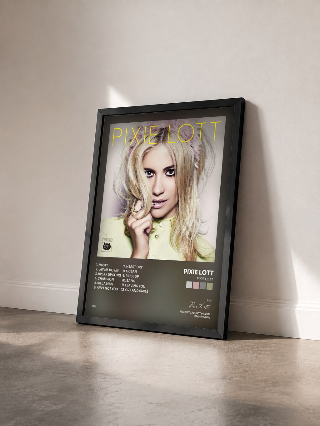 #noir Tableau de l'album Pixie Lott de Pixie Lott vu de trois quarts, cadre noir