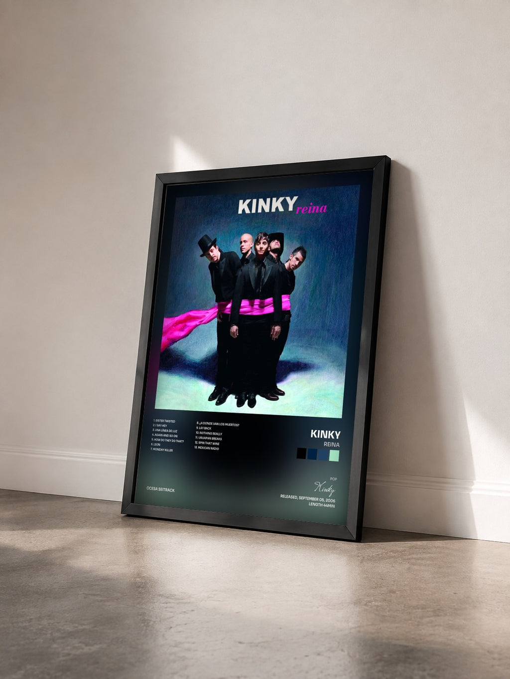 #noir Tableau de l'album Reina de Kinky vu de trois quarts, cadre noir