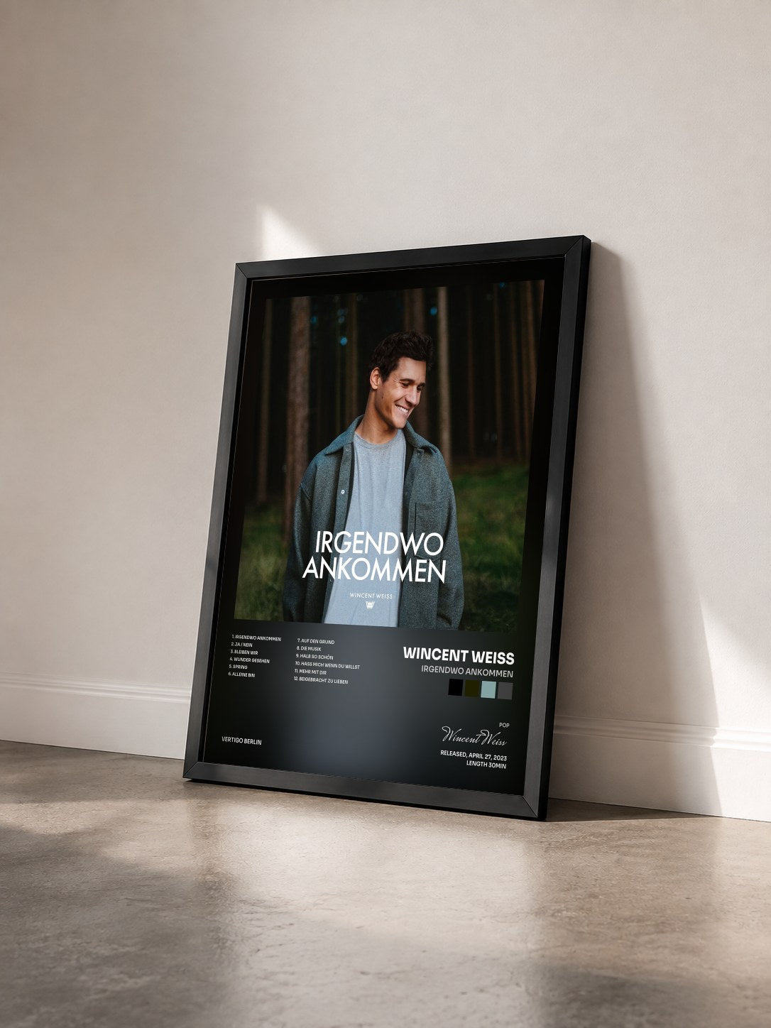 #noir Tableau de l'album Irgendwo Ankommen de Wincent Weiss vu de trois quarts, cadre noir