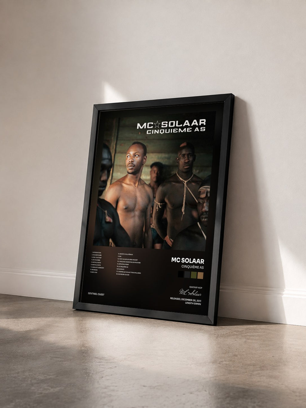 #noir Tableau de l'album Cinquième as de MC Solaar vu de trois quarts, cadre noir