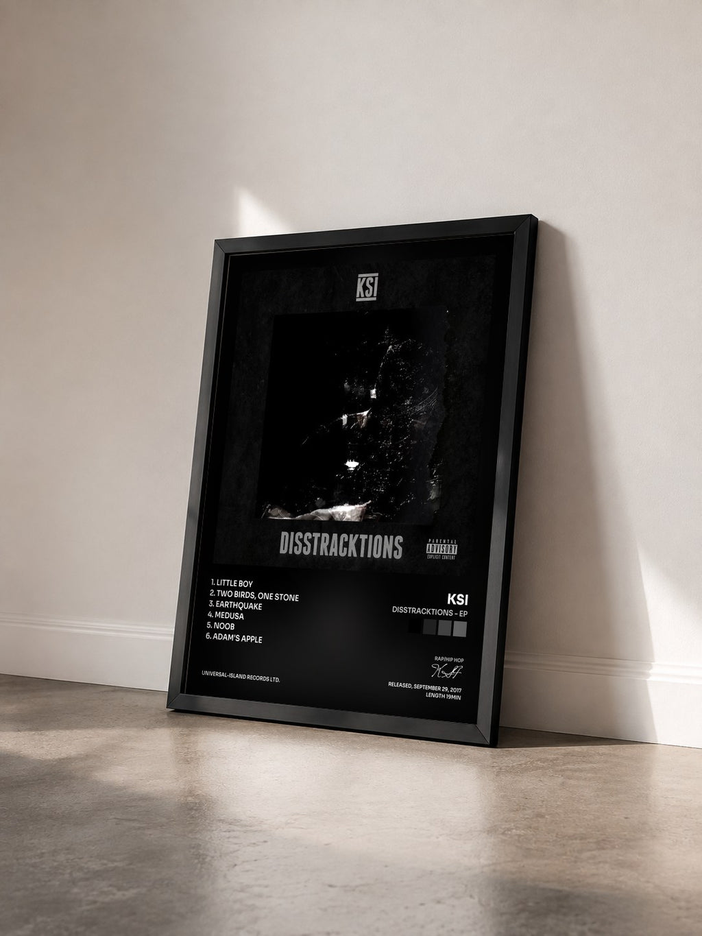 #noir Tableau de l'album Disstracktions - EP de KSI vu de trois quarts, cadre noir