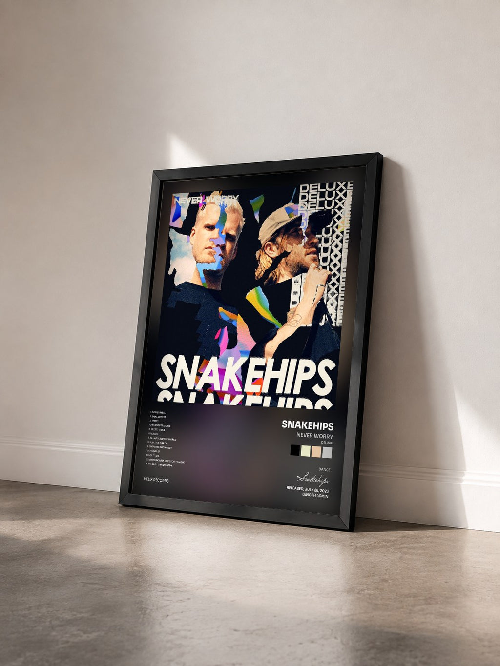 #noir Tableau de l'album never worry (deluxe) de Snakehips vu de trois quarts, cadre noir