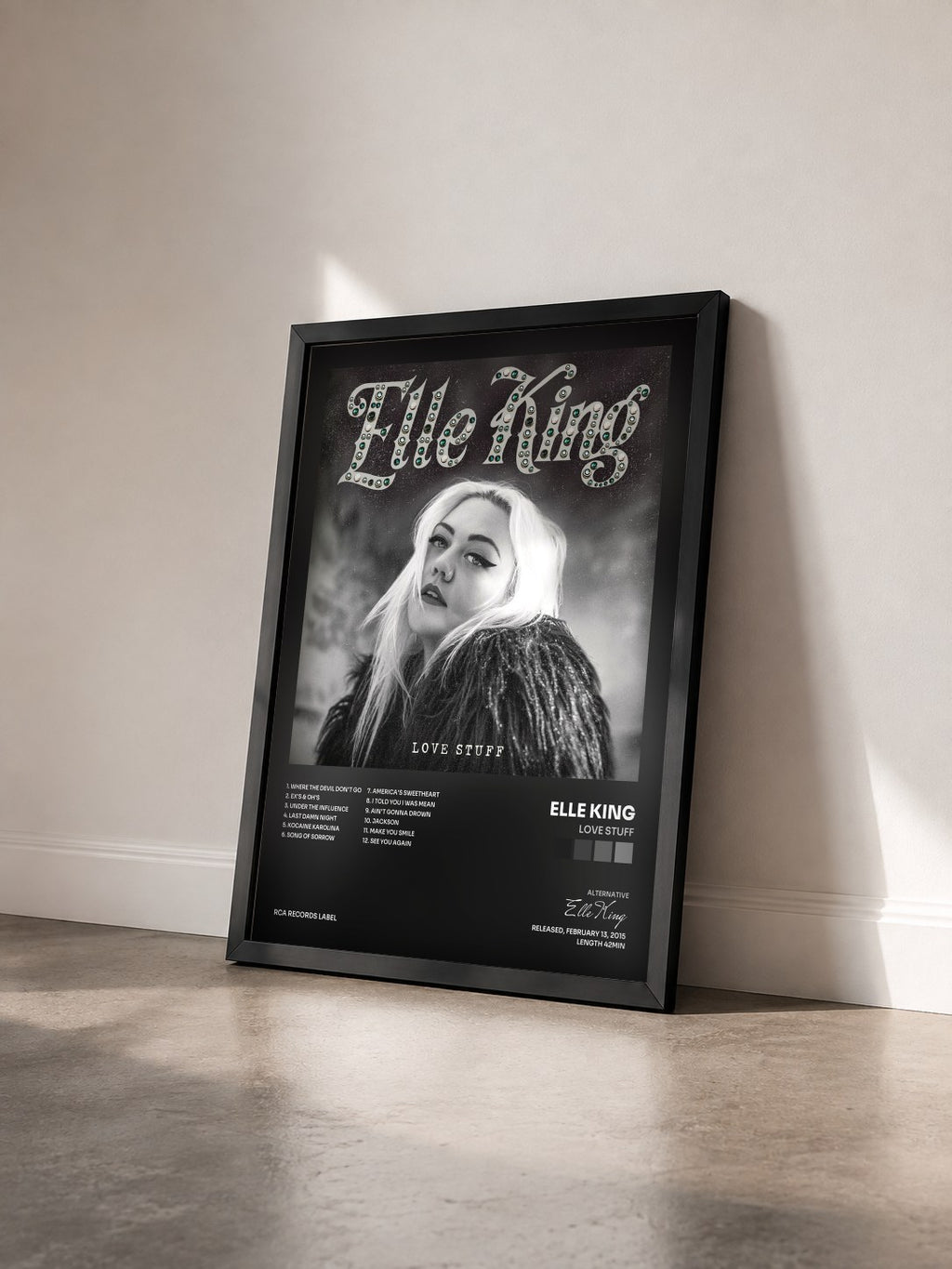 #noir Tableau de l'album Love Stuff de Elle King vu de trois quarts, cadre noir