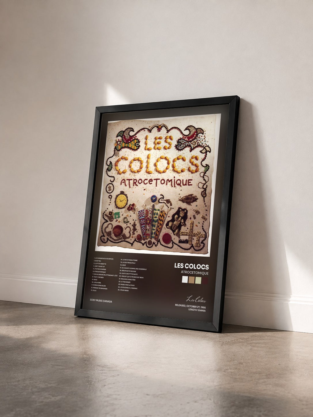 #noir Tableau de l'album Atrocetomique de Les Colocs vu de trois quarts, cadre noir