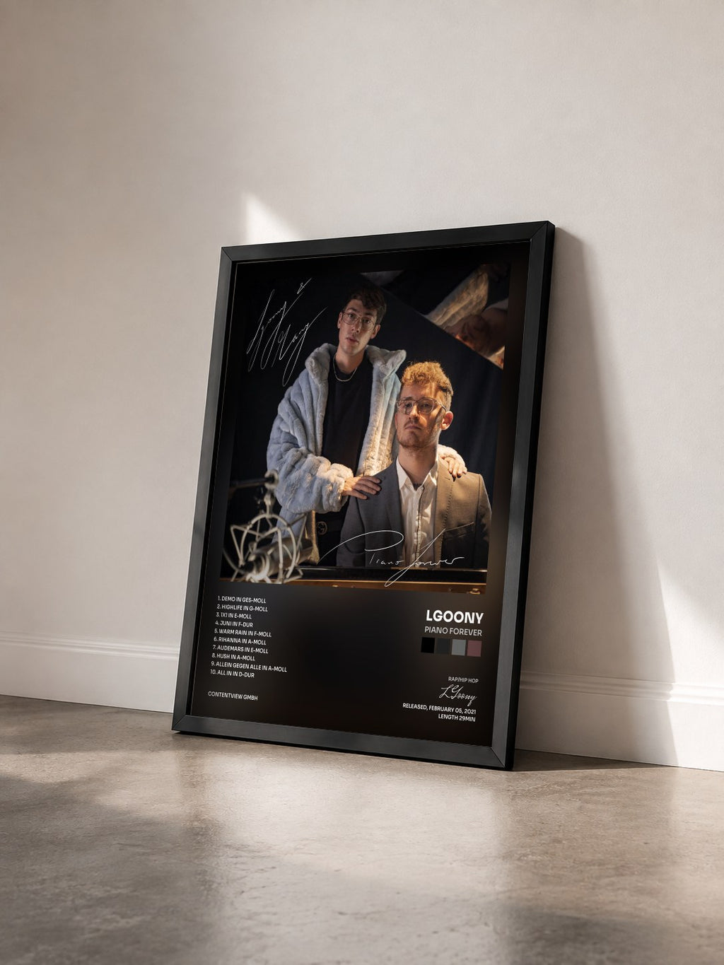 #noir Tableau de l'album Piano Forever de LGoony vu de trois quarts, cadre noir