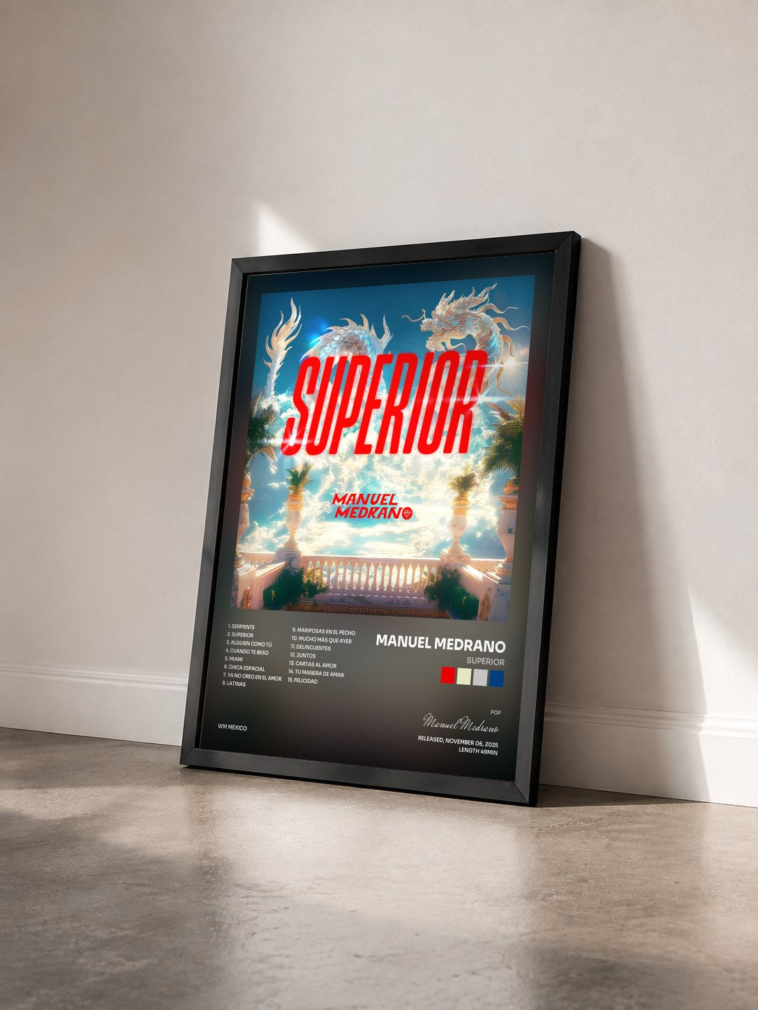 #noir Tableau de l'album SUPERIOR de Manuel Medrano vu de trois quarts, cadre noir