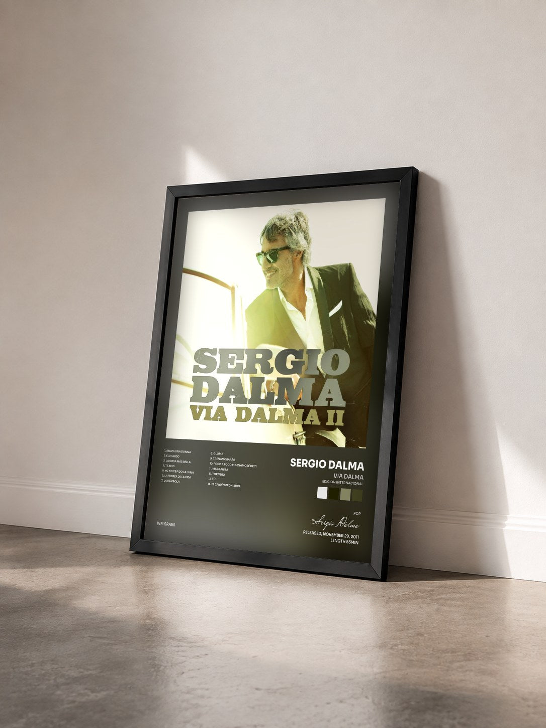 #noir Tableau de l'album Via Dalma (Edición Internacional) de Sergio Dalma vu de trois quarts, cadre noir
