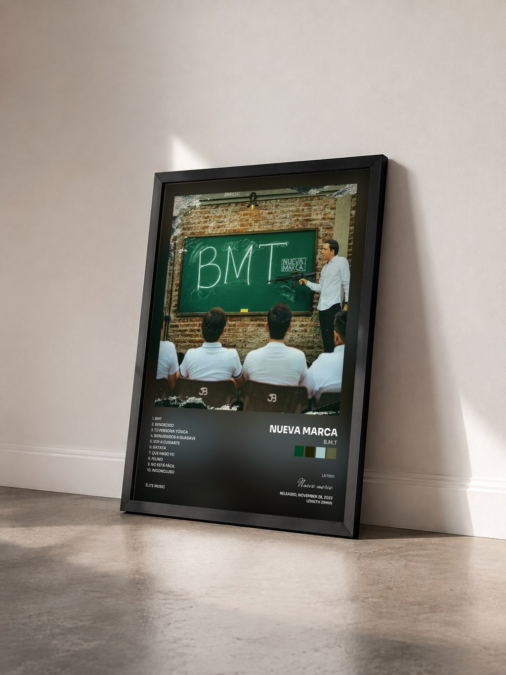 #noir Tableau de l'album B.M.T de Nueva marca vu de trois quarts, cadre noir