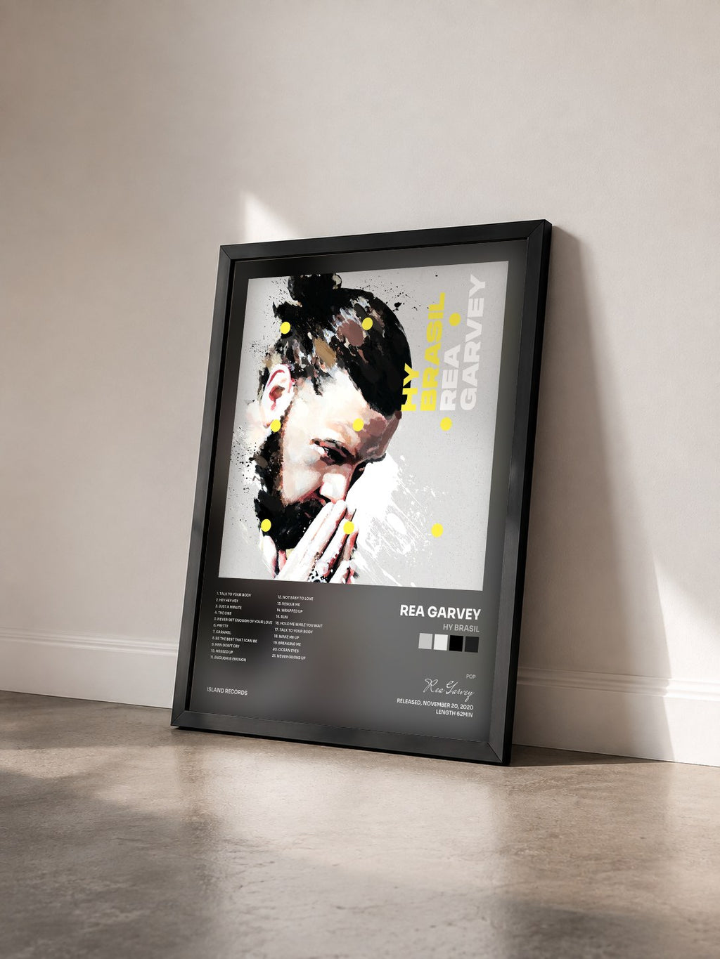 #noir Tableau de l'album Hy Brasil de Rea Garvey vu de trois quarts, cadre noir