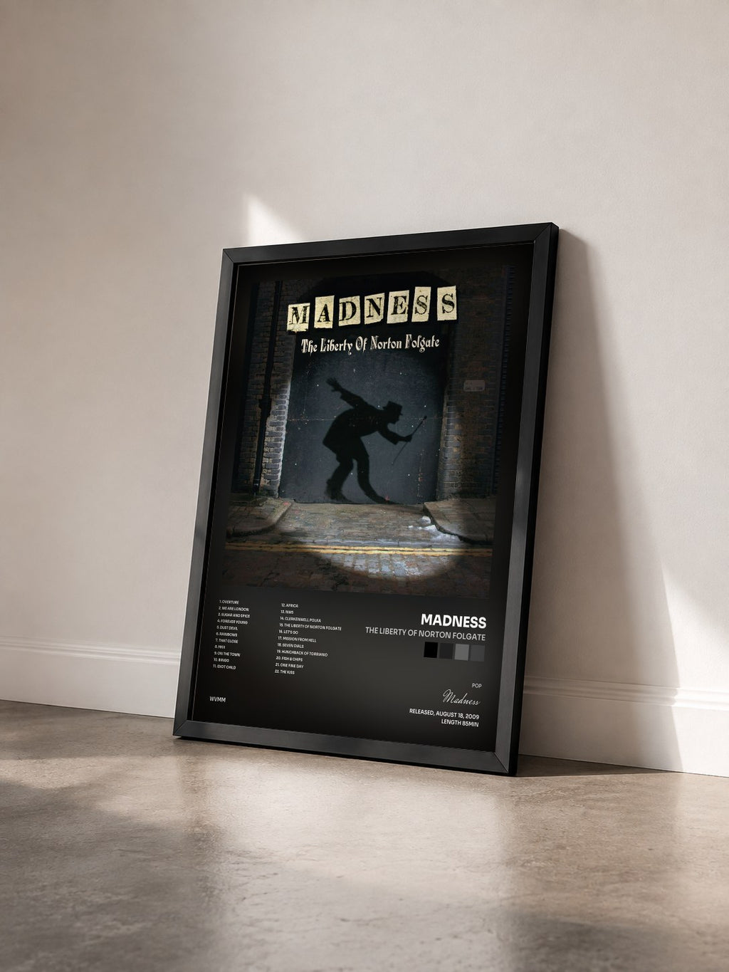 #noir Tableau de l'album The Liberty of Norton Folgate de Madness vu de trois quarts, cadre noir