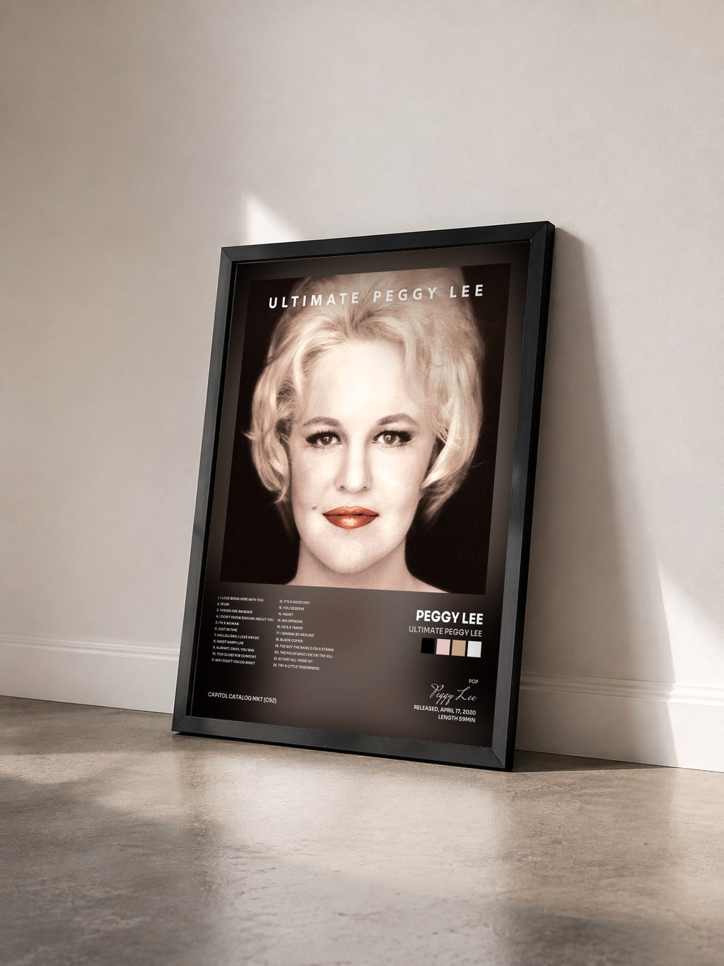 #noir Tableau de l'album Ultimate Peggy Lee de Peggy Lee vu de trois quarts, cadre noir