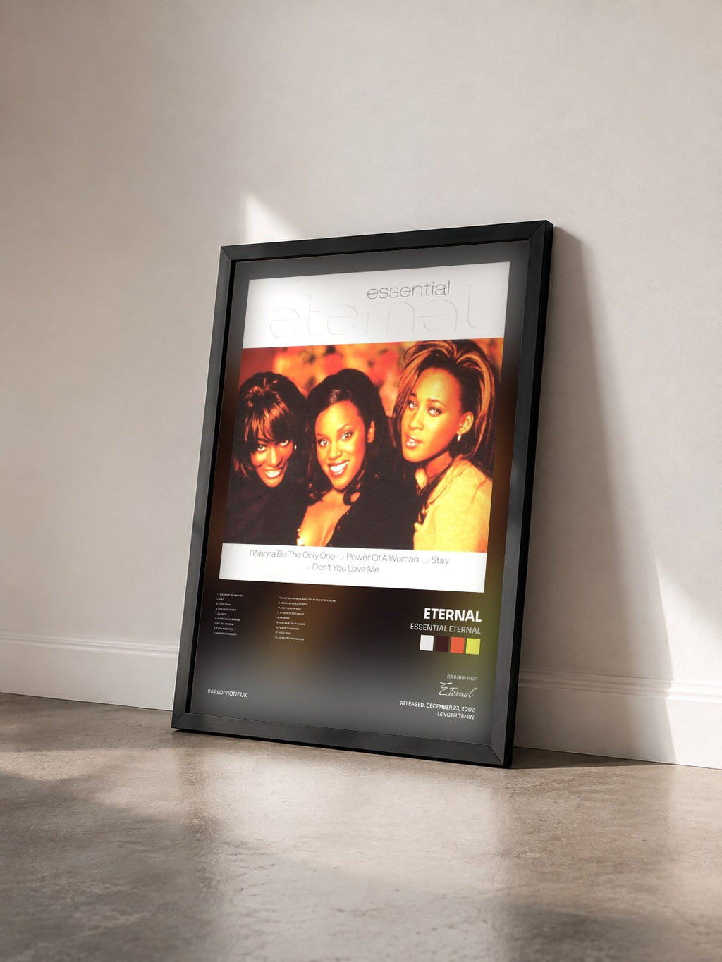 #noir Tableau de l'album Essential Eternal de Eternal vu de trois quarts, cadre noir