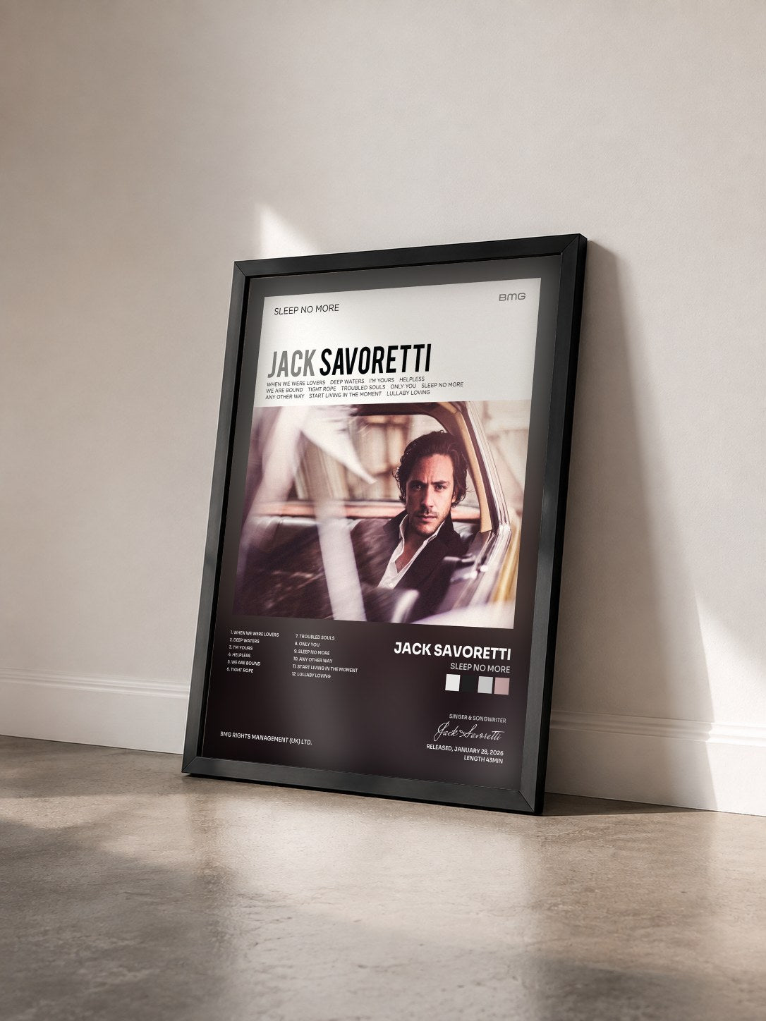 #noir Tableau de l'album Sleep No More de Jack Savoretti vu de trois quarts, cadre noir
