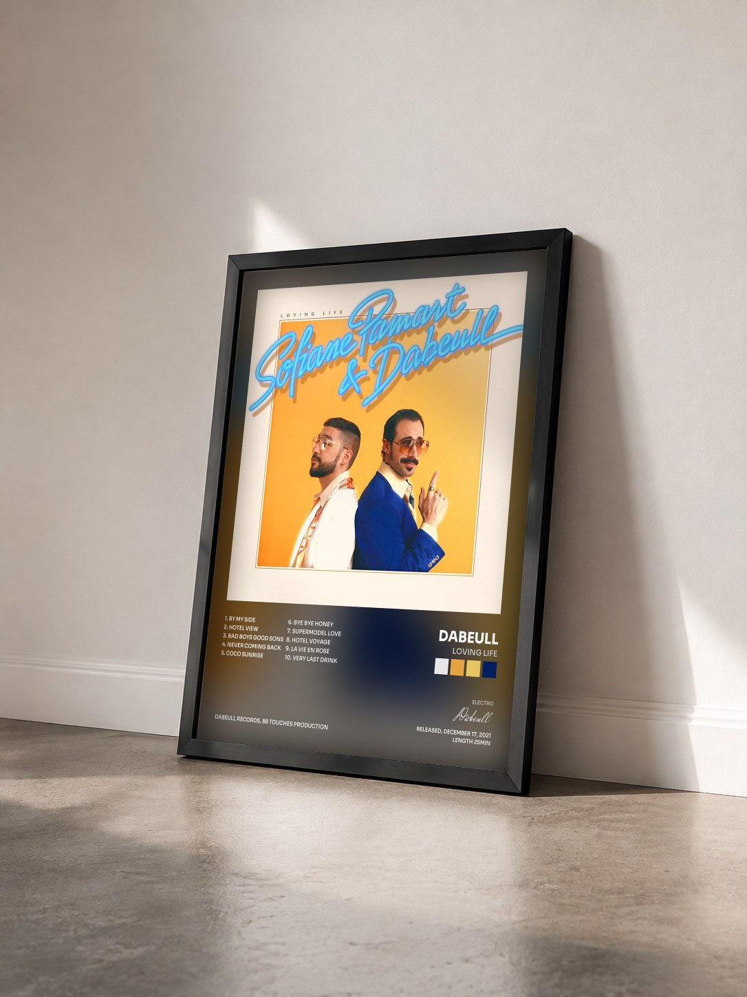 #noir Tableau de l'album Loving Life de Dabeull vu de trois quarts, cadre noir
