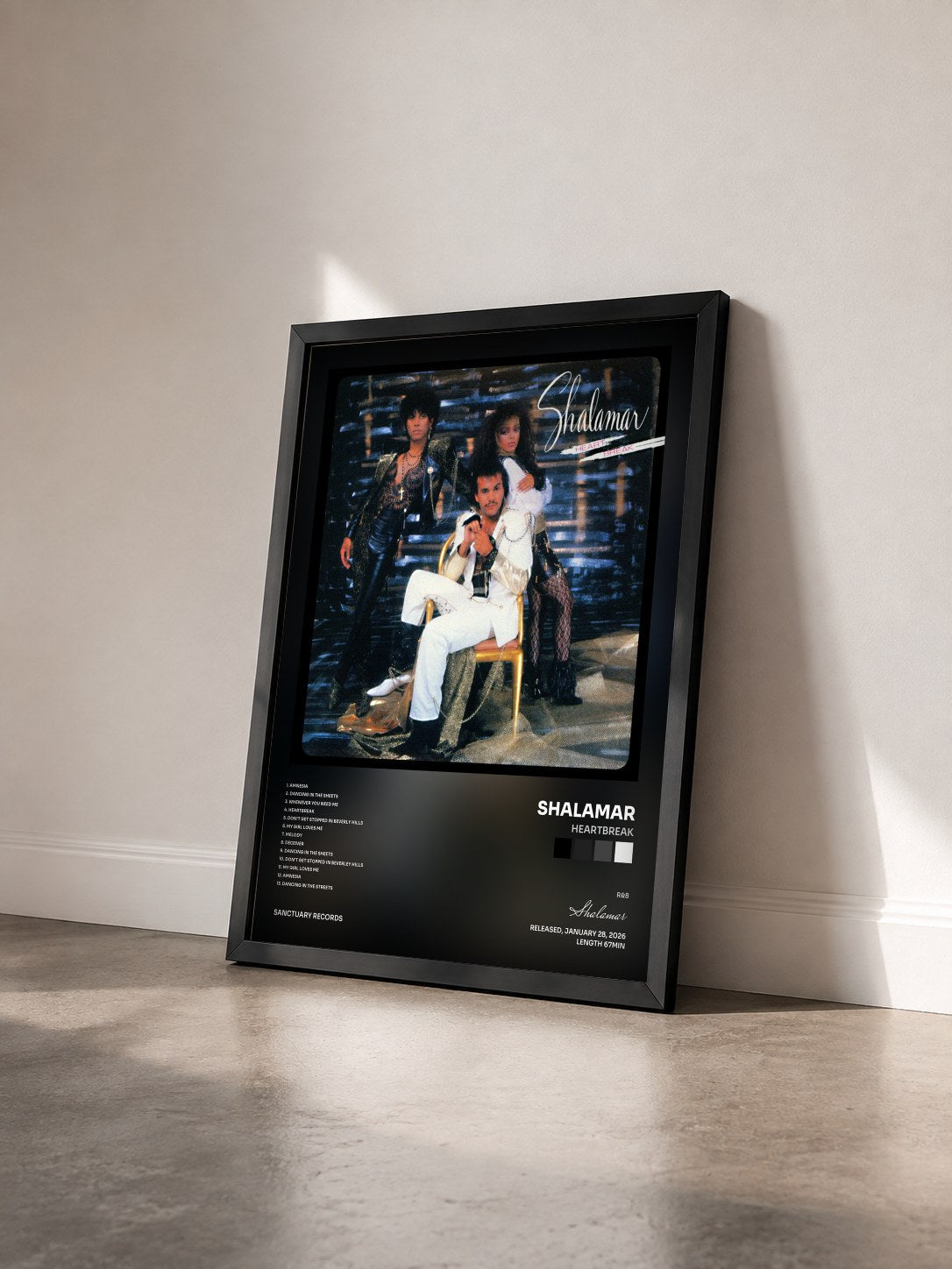 #noir Tableau de l'album Heartbreak de Shalamar vu de trois quarts, cadre noir