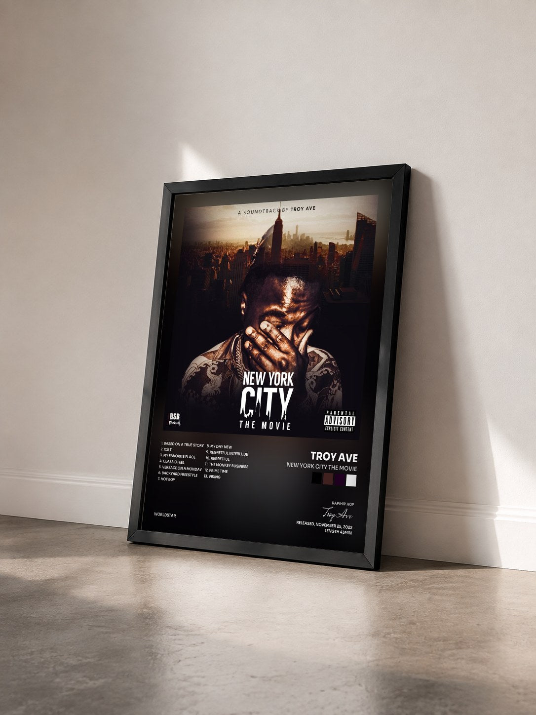 #noir Tableau de l'album New York City The Movie de Troy Ave vu de trois quarts, cadre noir