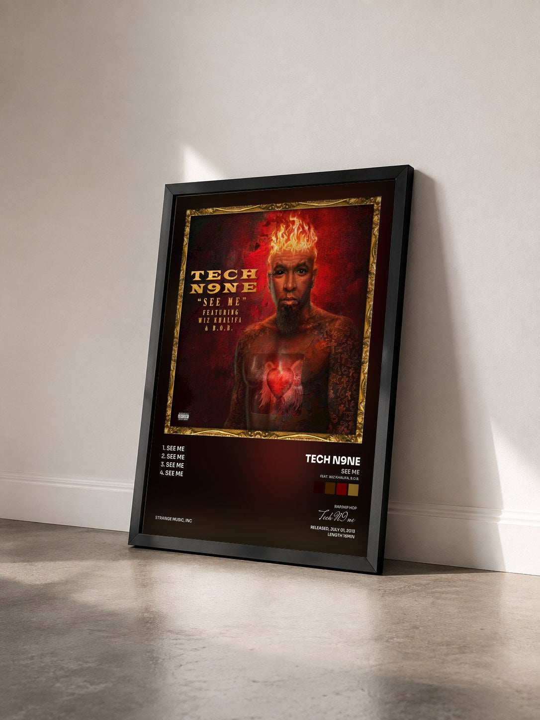 #noir Tableau de l'album See Me (feat. Wiz Khalifa, B.o.B.) de Tech N9ne vu de trois quarts, cadre noir