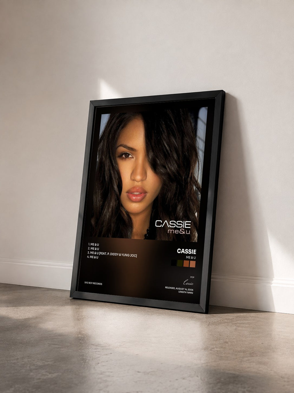 #noir Tableau de l'album Me & U de Cassie vu de trois quarts, cadre noir