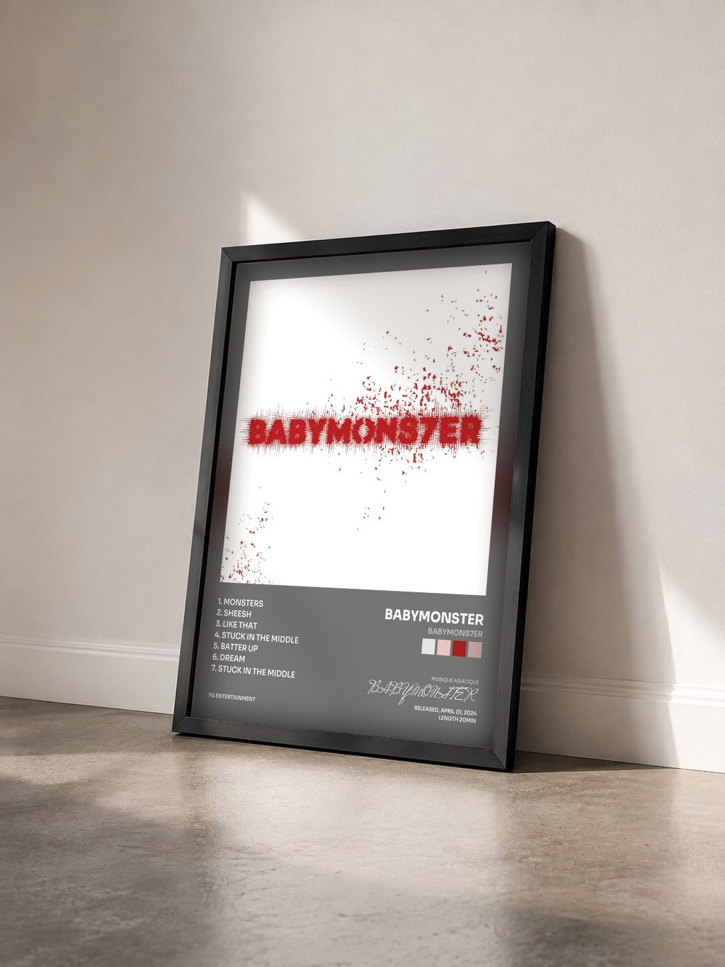 #noir Tableau de l'album BABYMONS7ER de BABYMONSTER vu de trois quarts, cadre noir