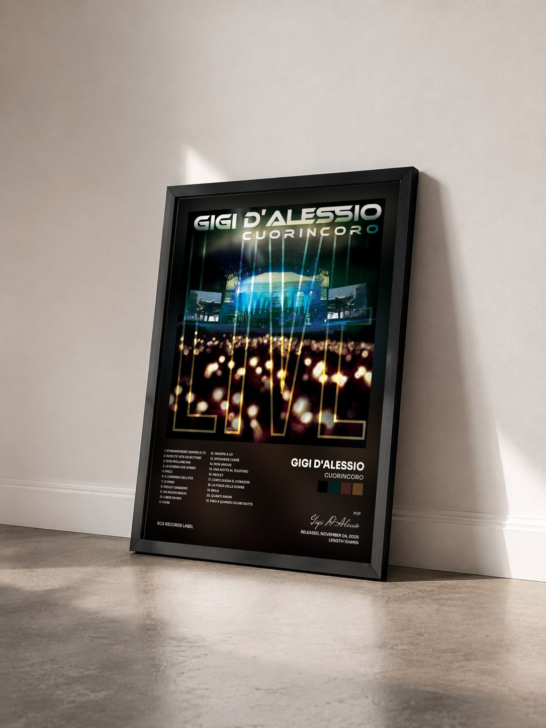 #noir Tableau de l'album Cuorincoro de Gigi D'Alessio vu de trois quarts, cadre noir