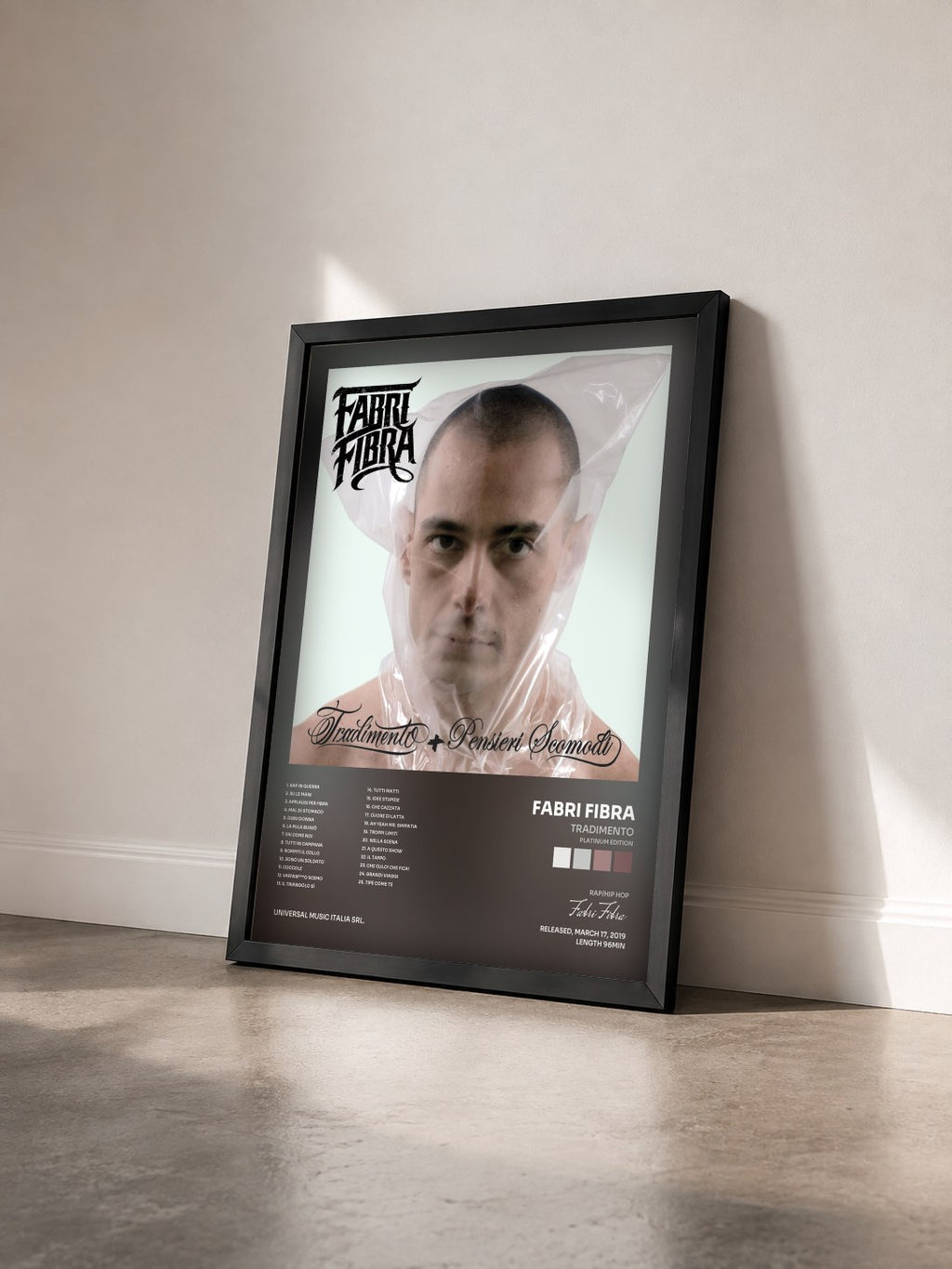 #noir Tableau de l'album Tradimento (Platinum Edition) de Fabri Fibra vu de trois quarts, cadre noir