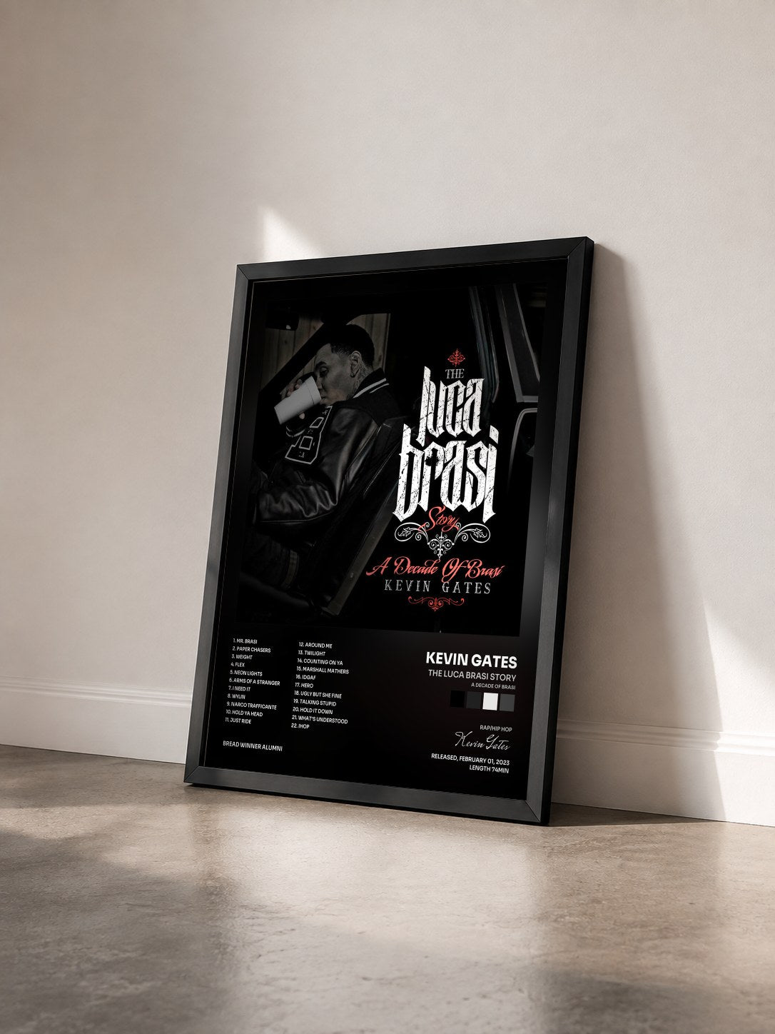 #noir Tableau de l'album THE LUCA BRASI STORY (A DECADE OF BRASI) de Kevin Gates vu de trois quarts, cadre noir