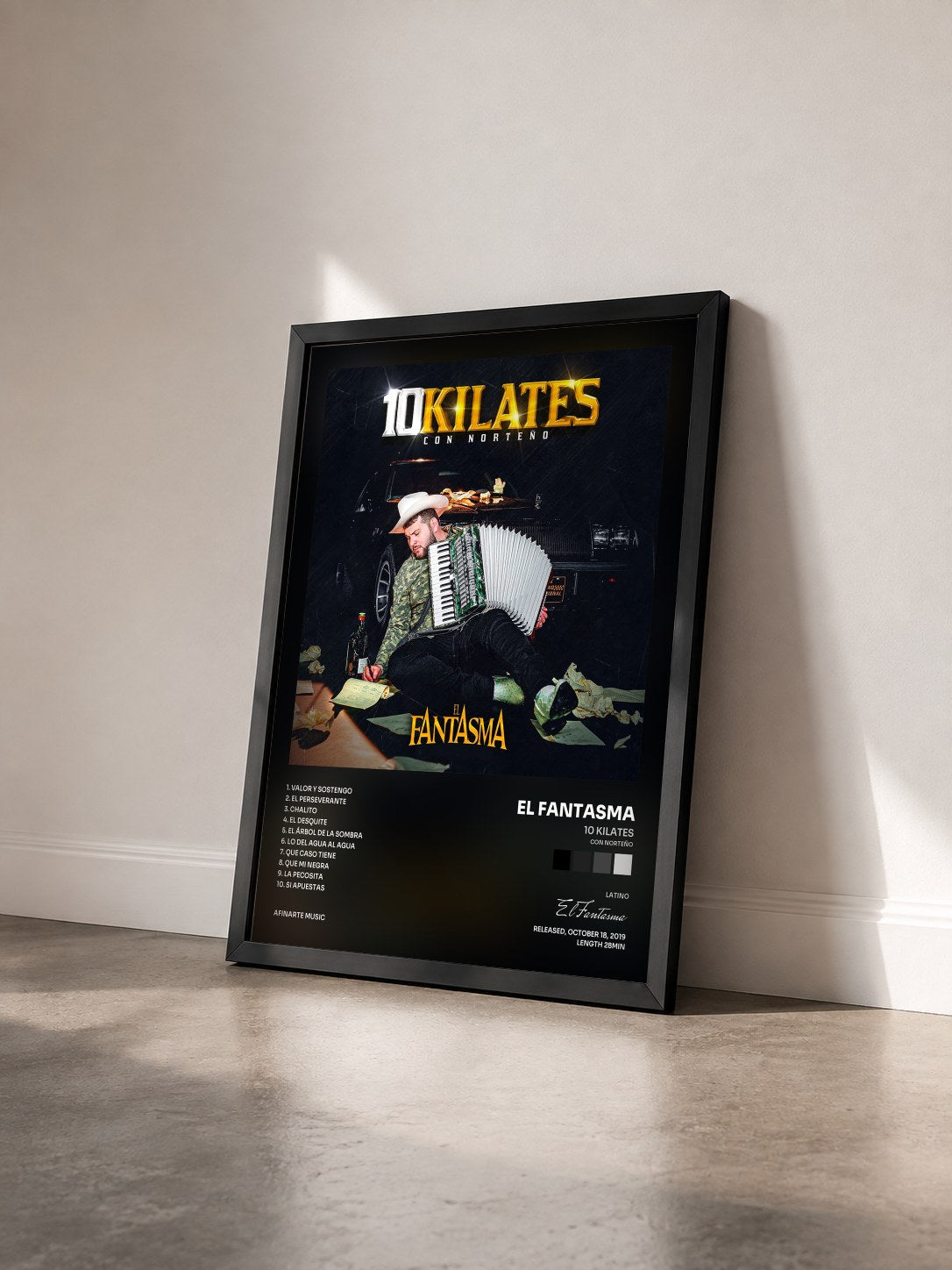 #noir Tableau de l'album 10 Kilates (Con Norteño) de El Fantasma vu de trois quarts, cadre noir